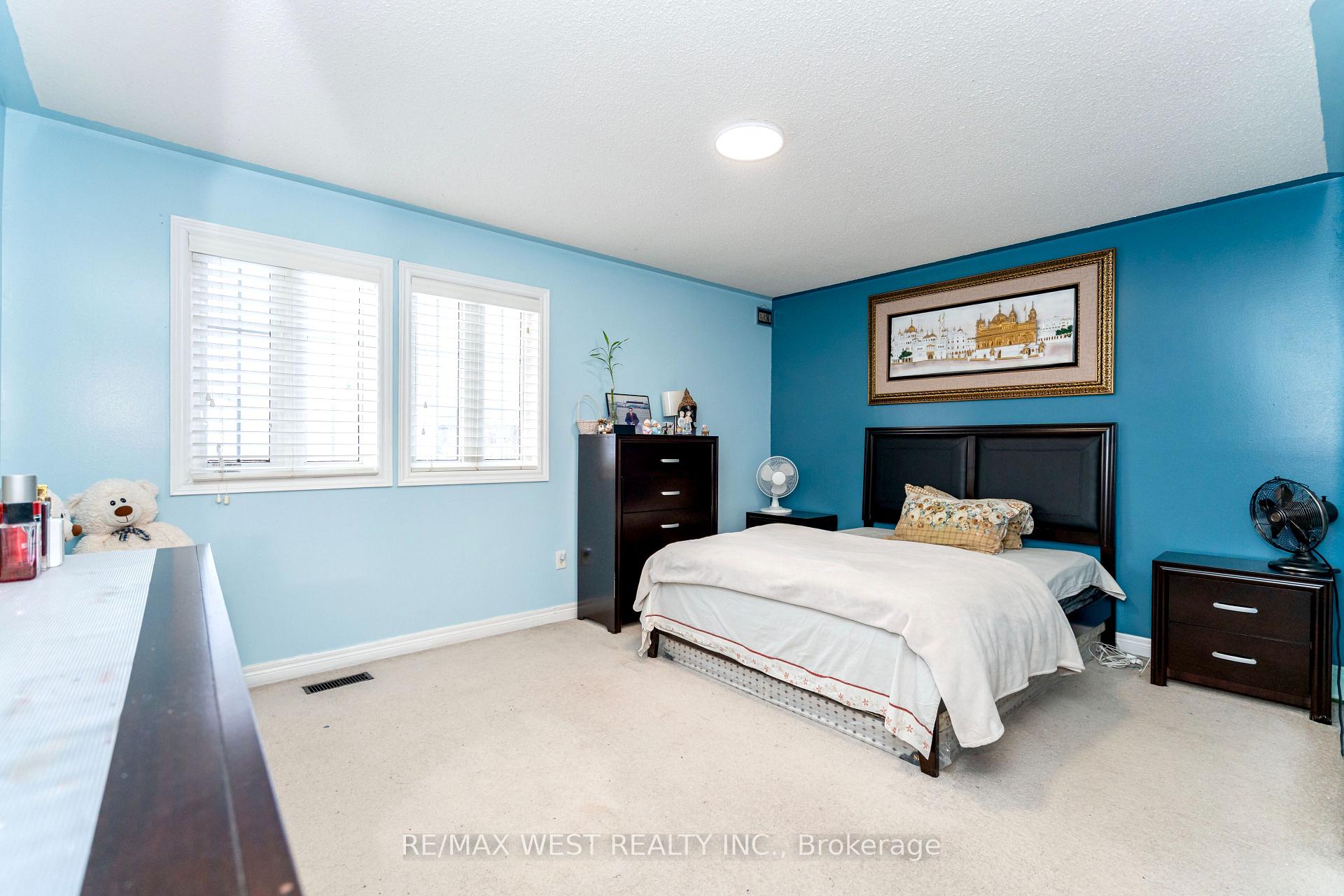 Photo 9 of 83 Ridgemore Crescent, Brampton, Fletcher's Meadow — HOMEH