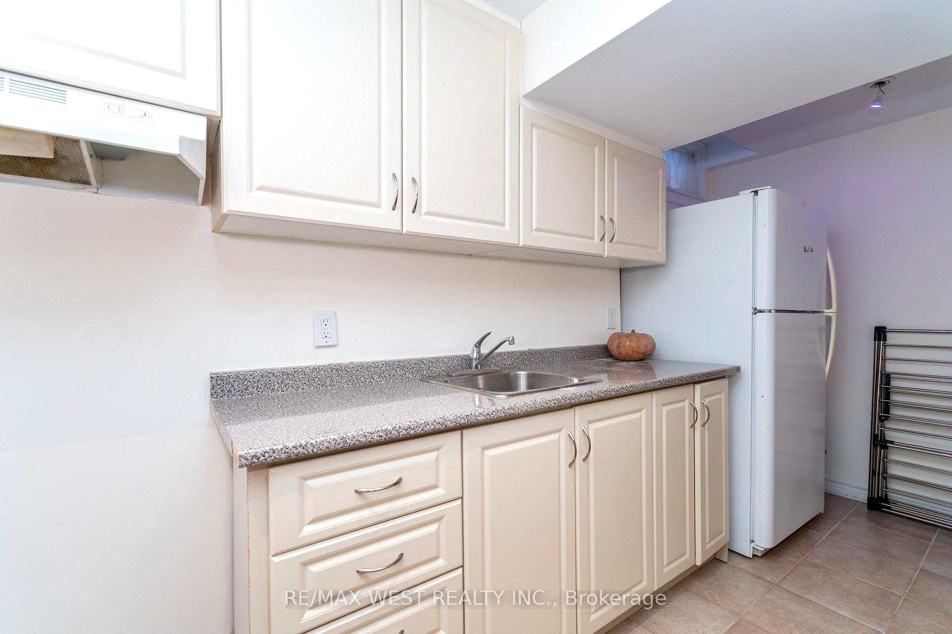 Photo 33 of 83 Ridgemore Crescent, Brampton, Fletcher's Meadow — HOMEH