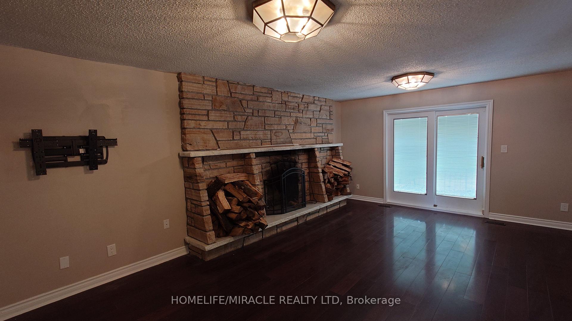 Photo 11 of 12 Ostrander Boulevard, Brampton, Huttonville — HOMEH