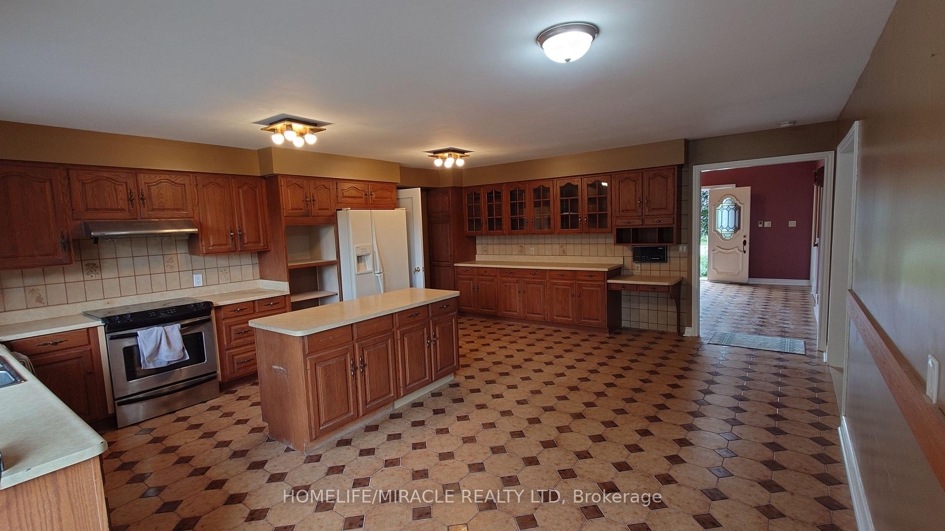 Photo 7 of 12 Ostrander Boulevard, Brampton, Huttonville — HOMEH