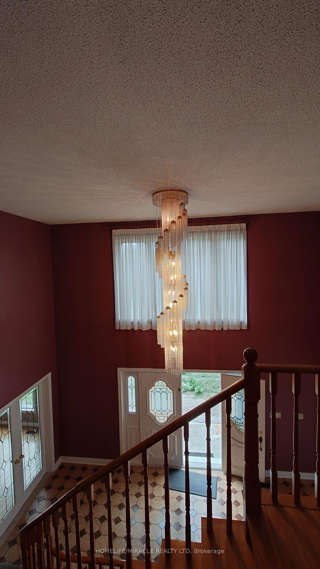 Photo 8 of 12 Ostrander Boulevard, Brampton, Huttonville — HOMEH
