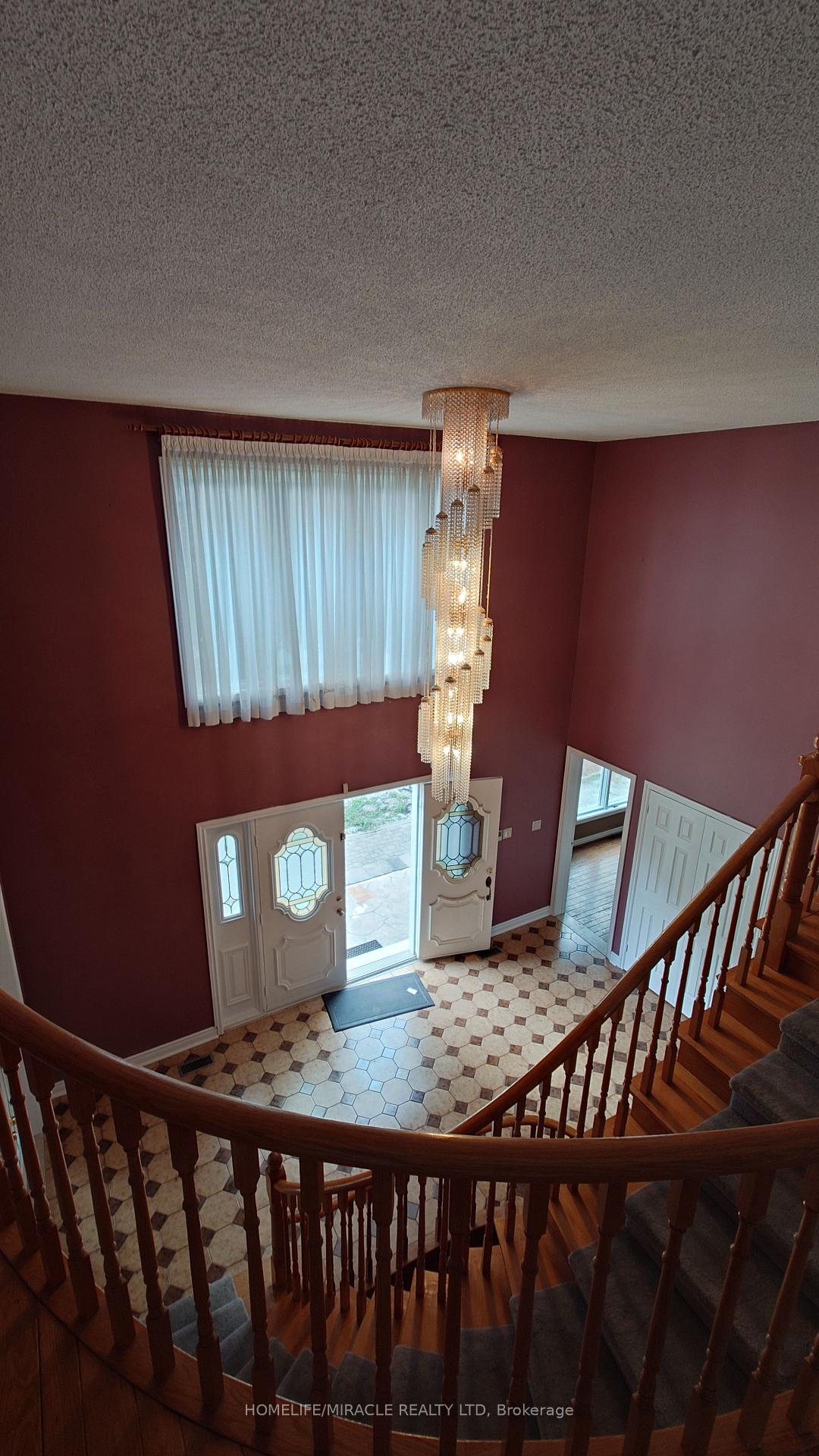 Photo 2 of 12 Ostrander Boulevard, Brampton, Huttonville — HOMEH