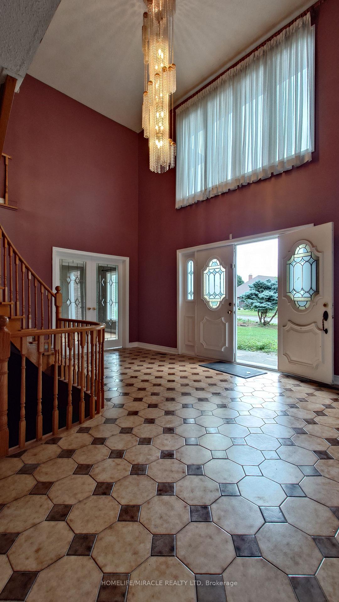 Photo 6 of 12 Ostrander Boulevard, Brampton, Huttonville — HOMEH