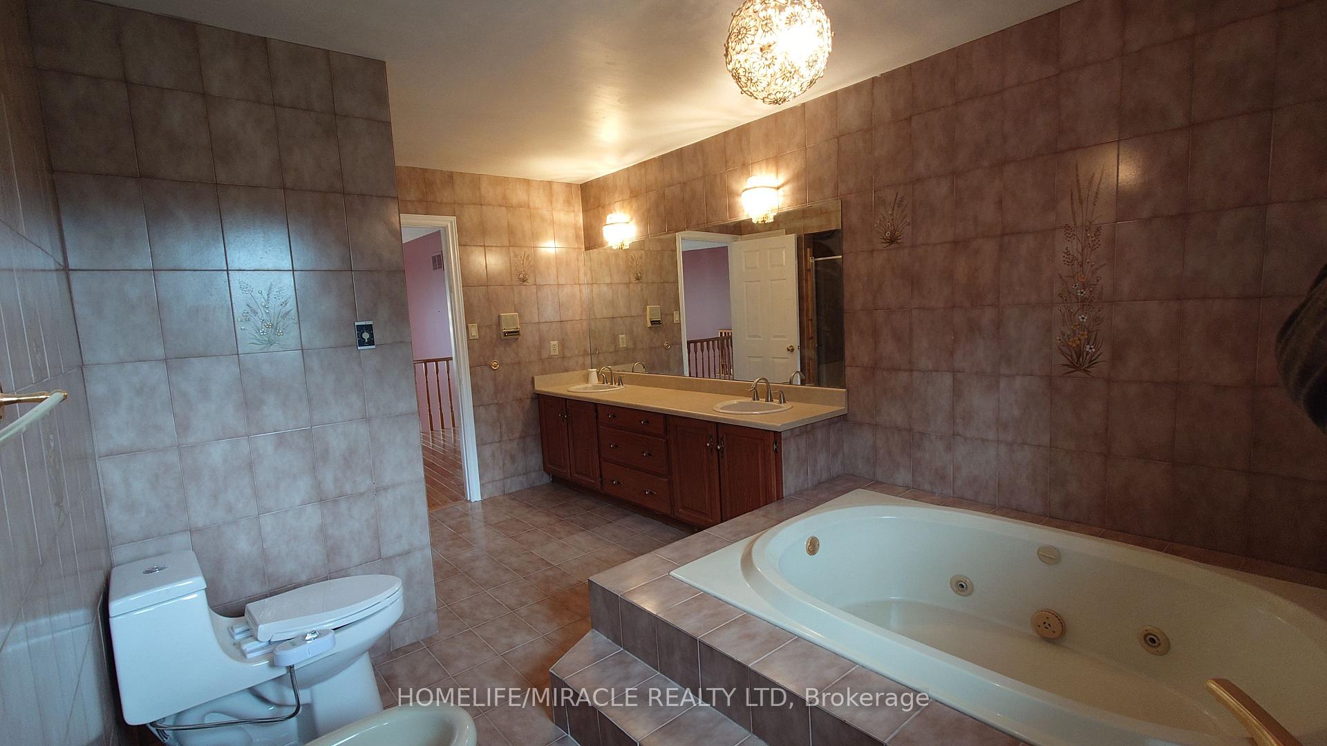 Photo 36 of 12 Ostrander Boulevard, Brampton, Huttonville — HOMEH