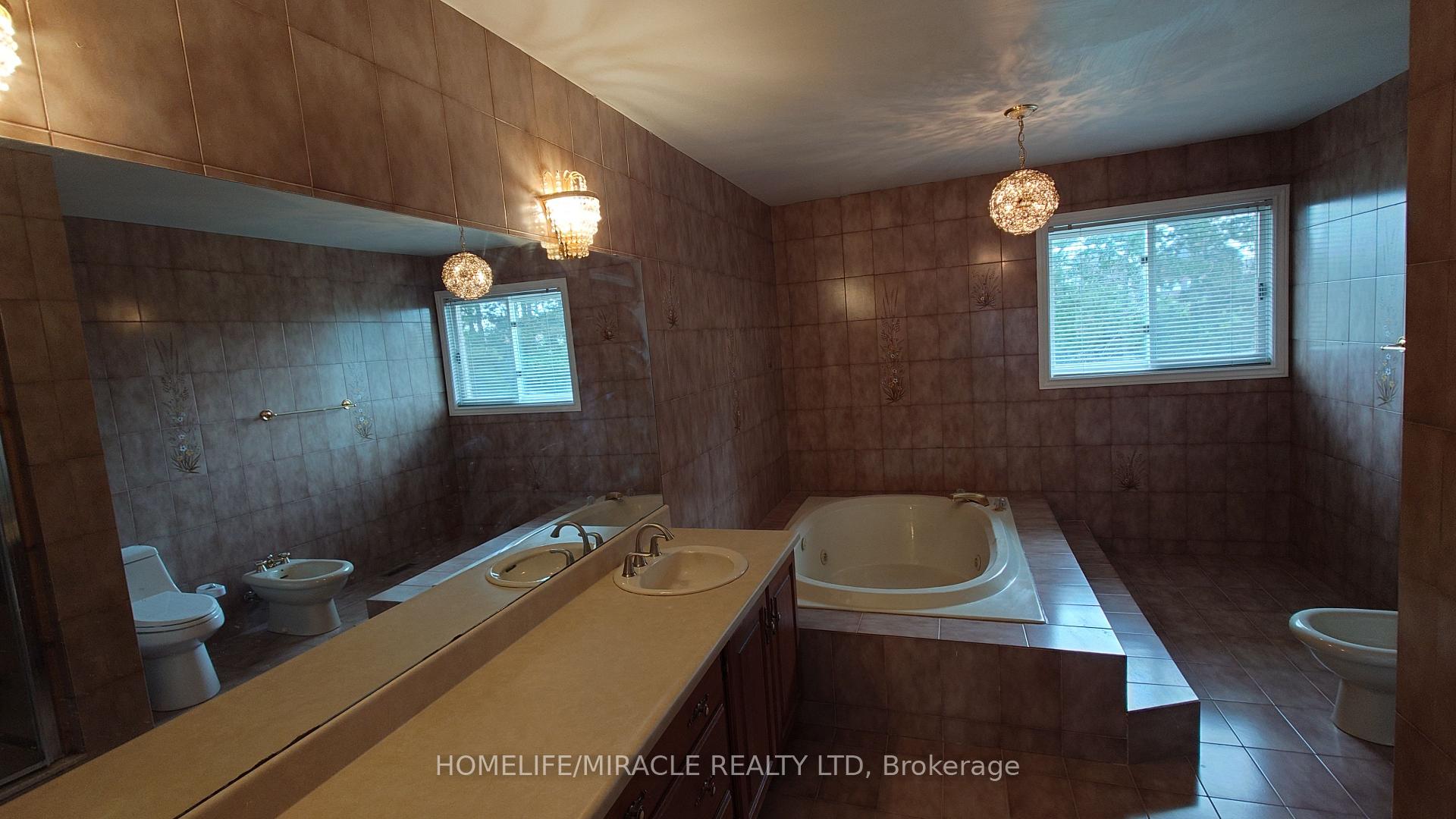 Photo 38 of 12 Ostrander Boulevard, Brampton, Huttonville — HOMEH