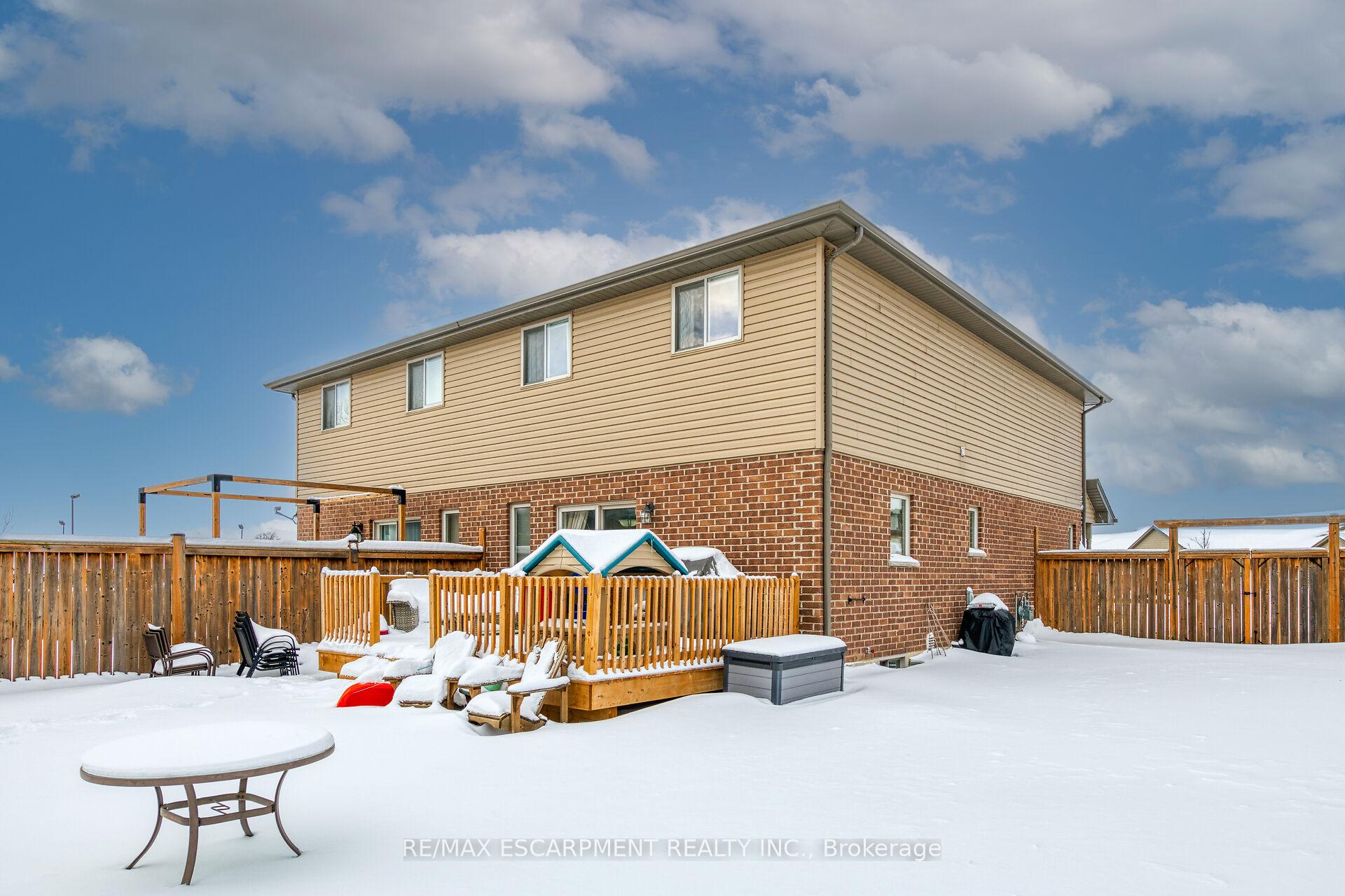Photo 2 of 102 Macneil Court, Haldimand — HOMEH