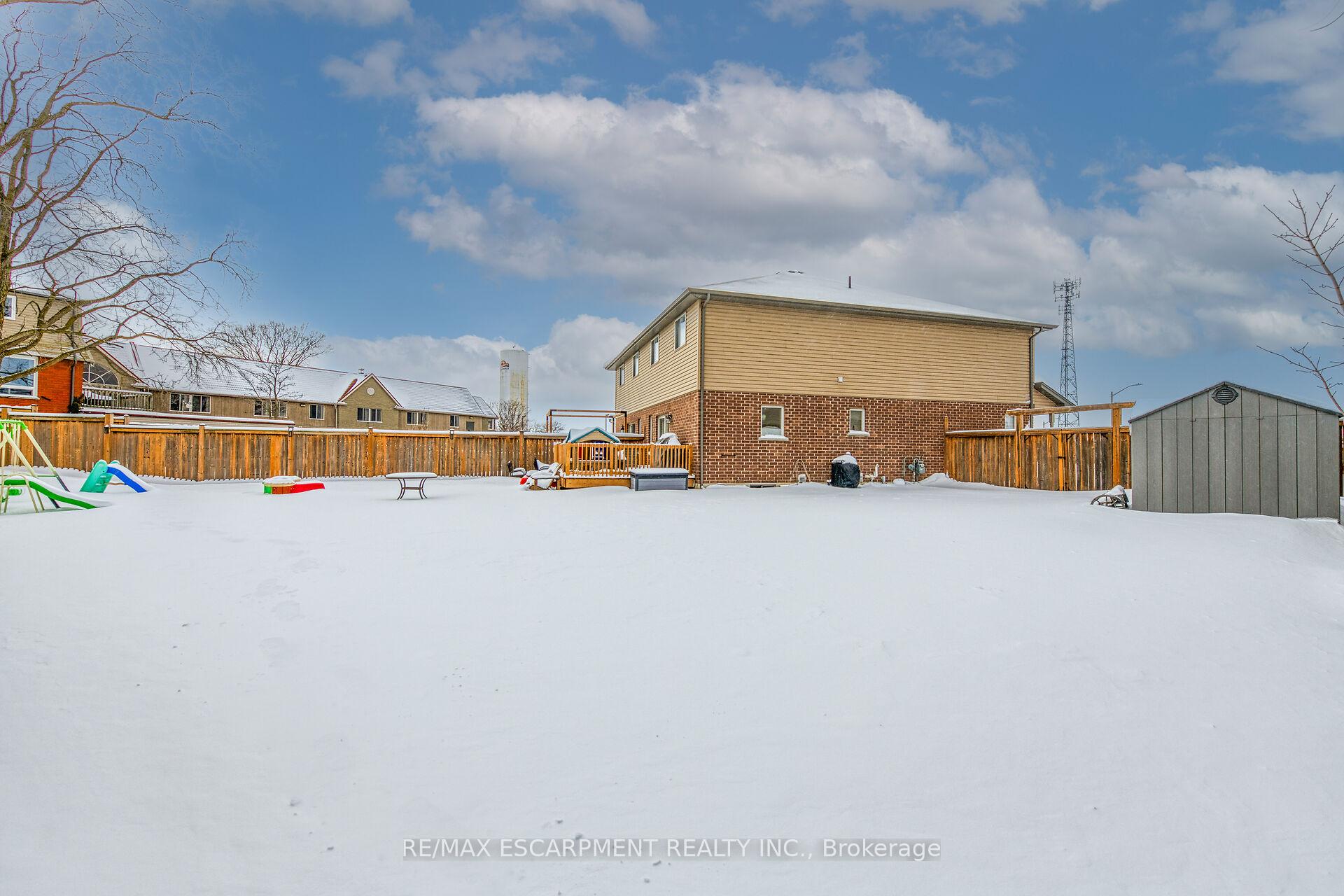 Photo 18 of 102 Macneil Court, Haldimand — HOMEH