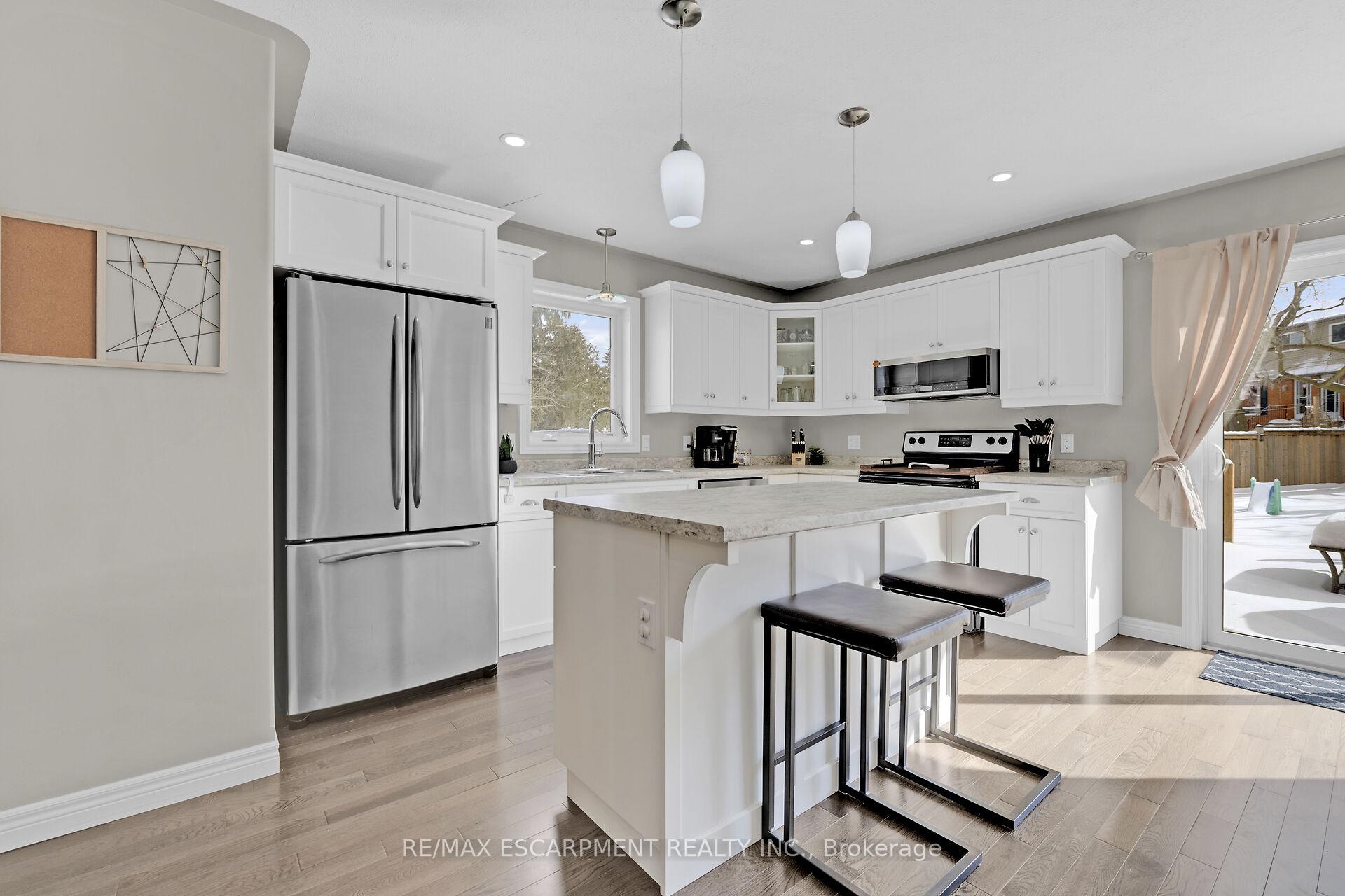 Photo 9 of 102 Macneil Court, Haldimand — HOMEH