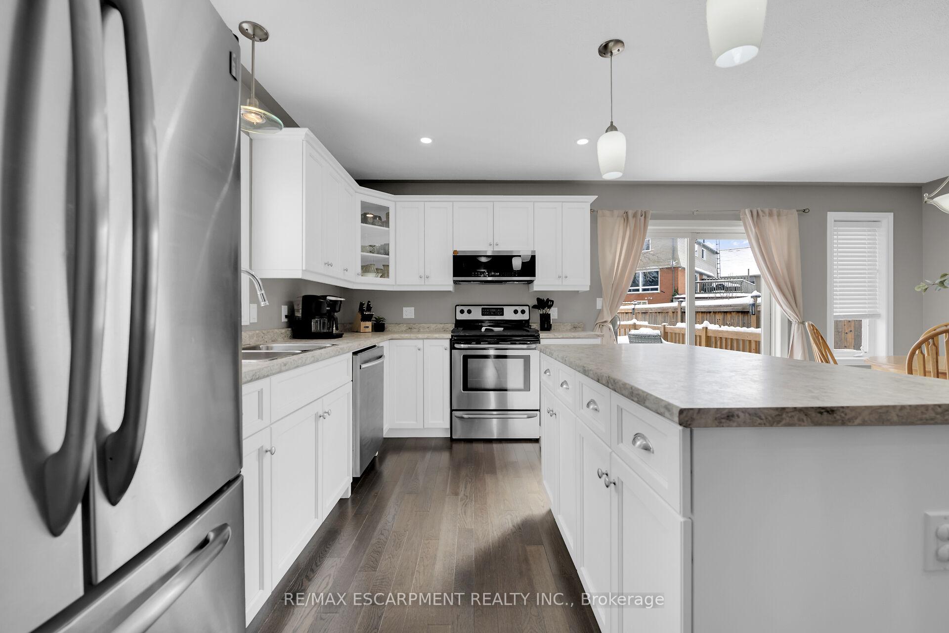 Photo 14 of 102 Macneil Court, Haldimand — HOMEH