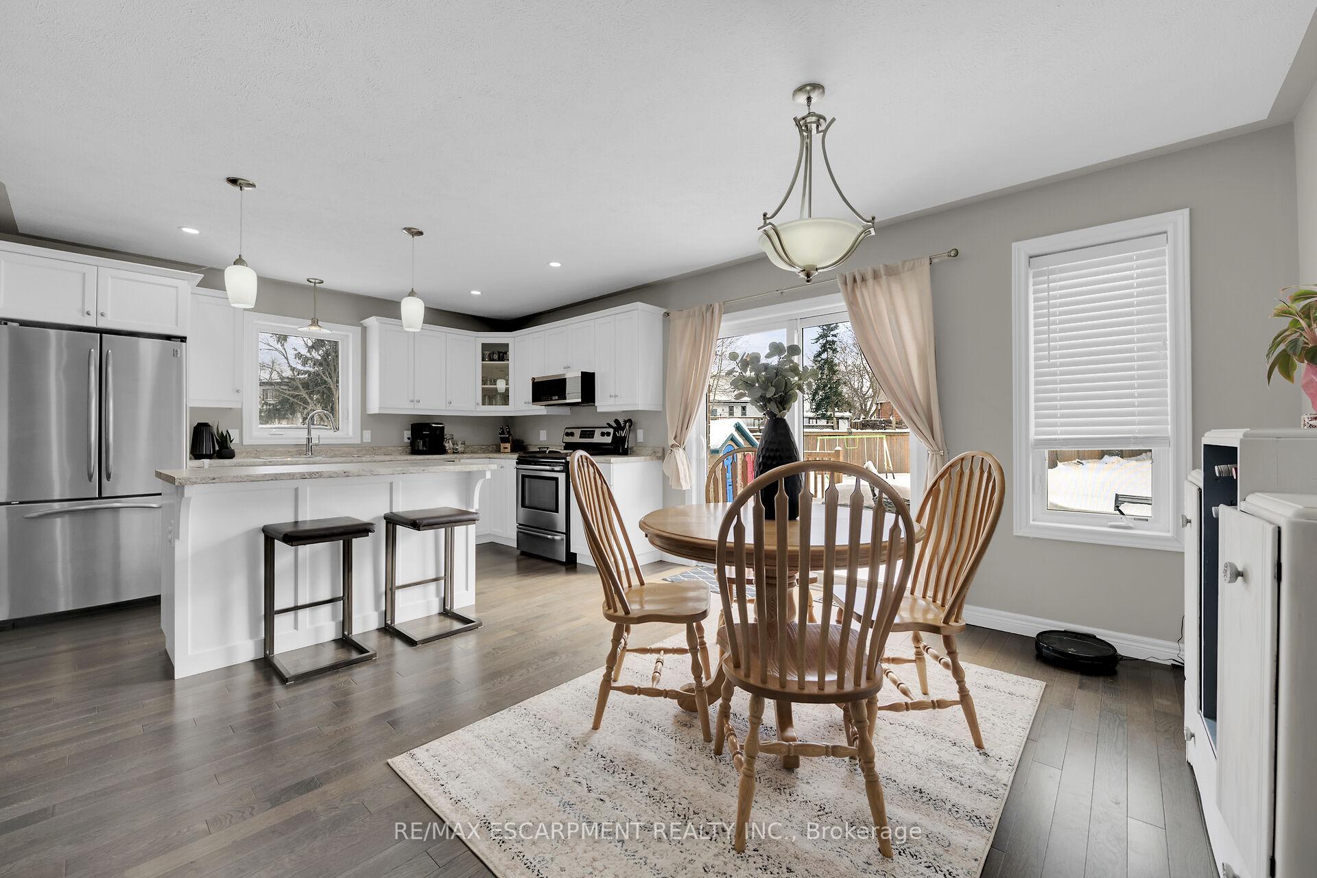 Photo 10 of 102 Macneil Court, Haldimand — HOMEH
