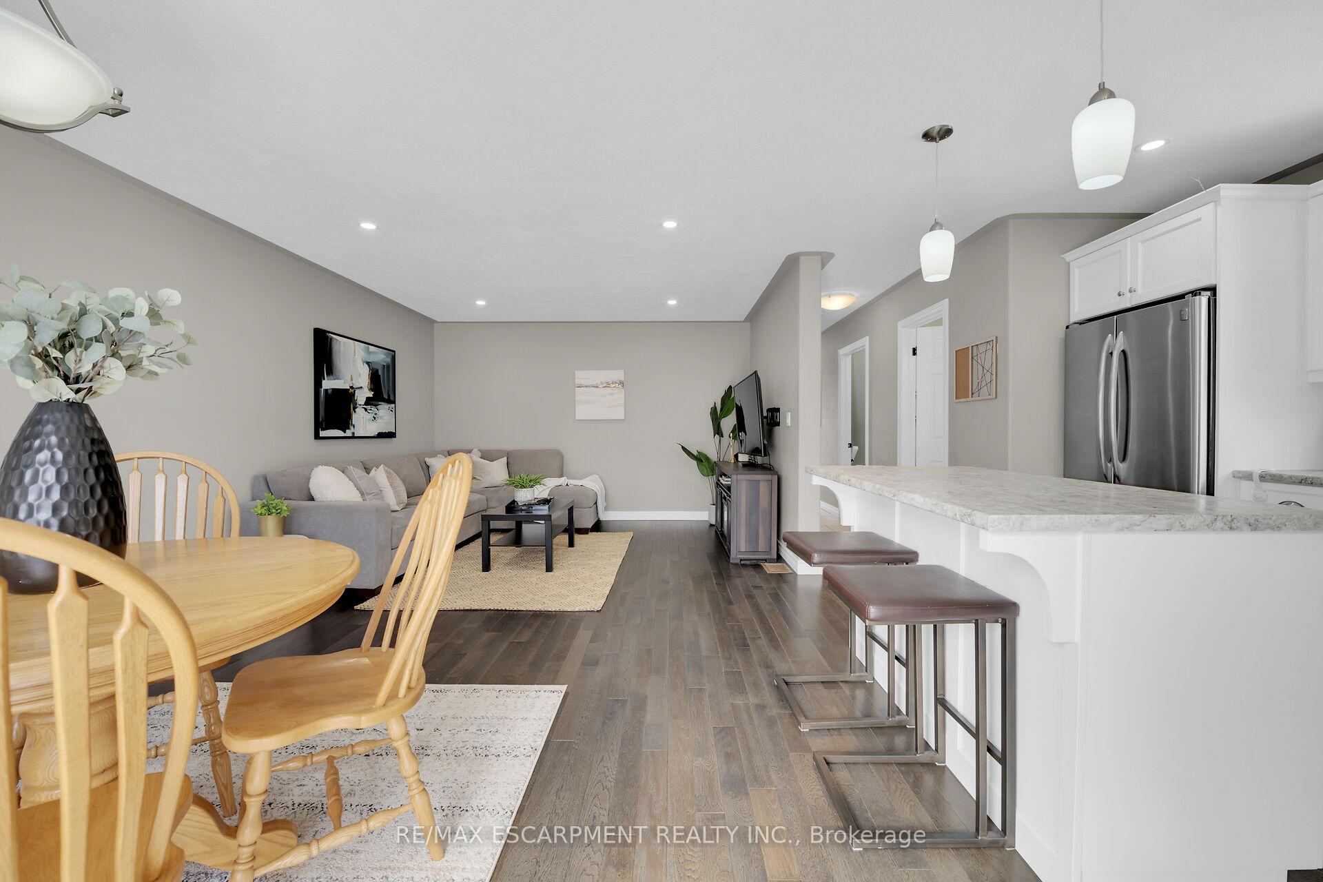 Photo 6 of 102 Macneil Court, Haldimand — HOMEH