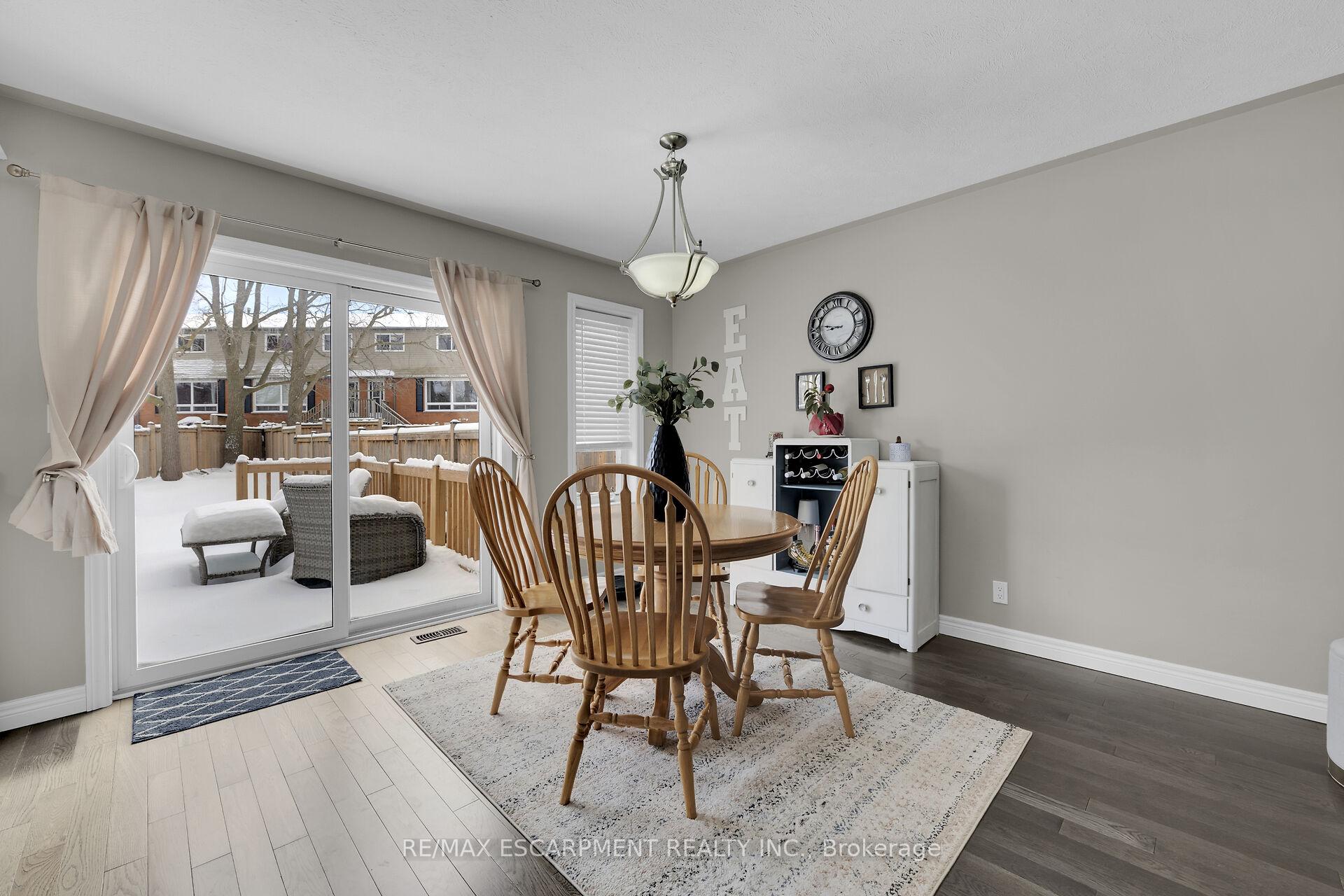Photo 15 of 102 Macneil Court, Haldimand — HOMEH