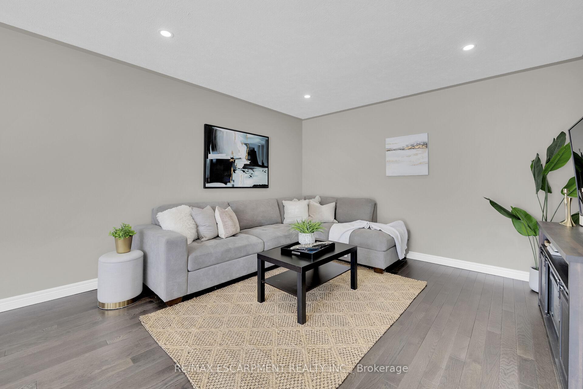 Photo 22 of 102 Macneil Court, Haldimand — HOMEH