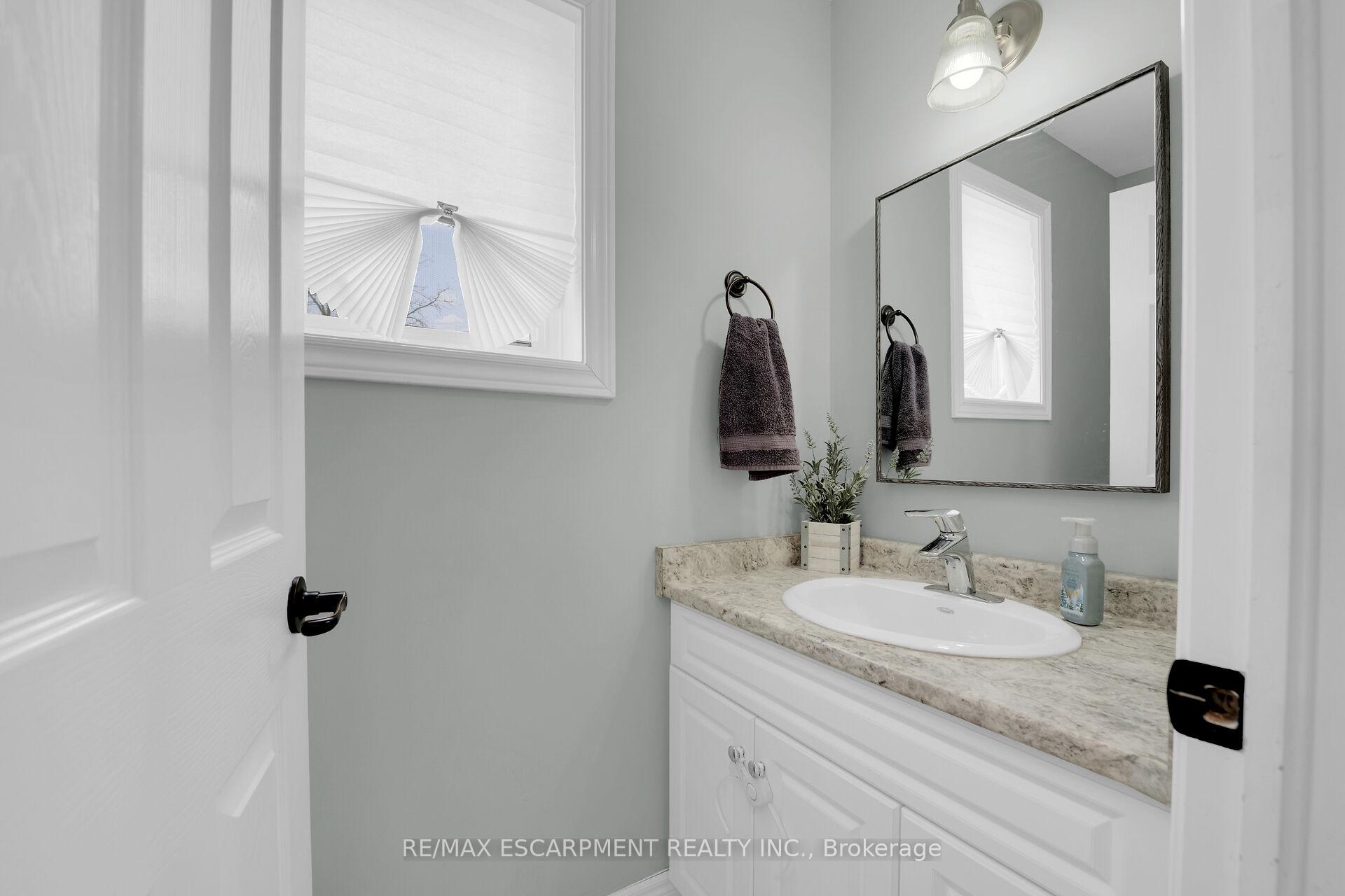 Photo 39 of 102 Macneil Court, Haldimand — HOMEH