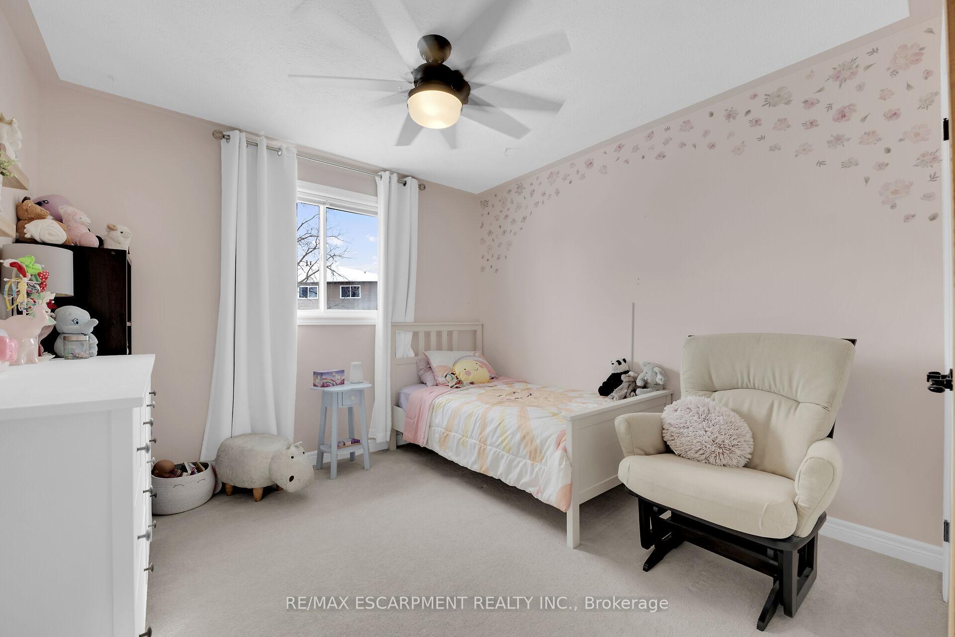Photo 28 of 102 Macneil Court, Haldimand — HOMEH
