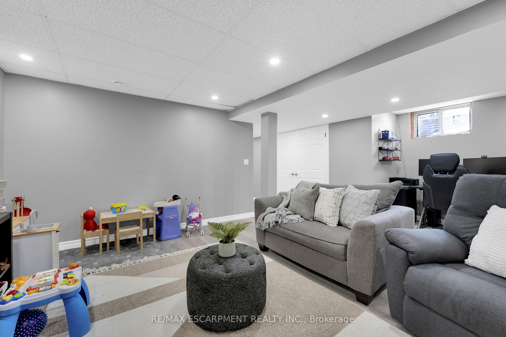 Photo 35 of 102 Macneil Court, Haldimand — HOMEH