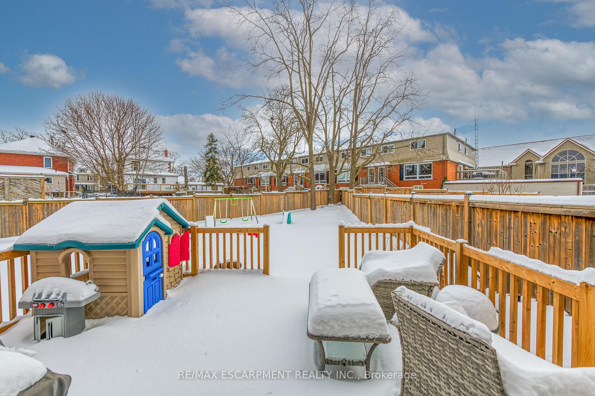 Photo 41 of 102 Macneil Court, Haldimand — HOMEH