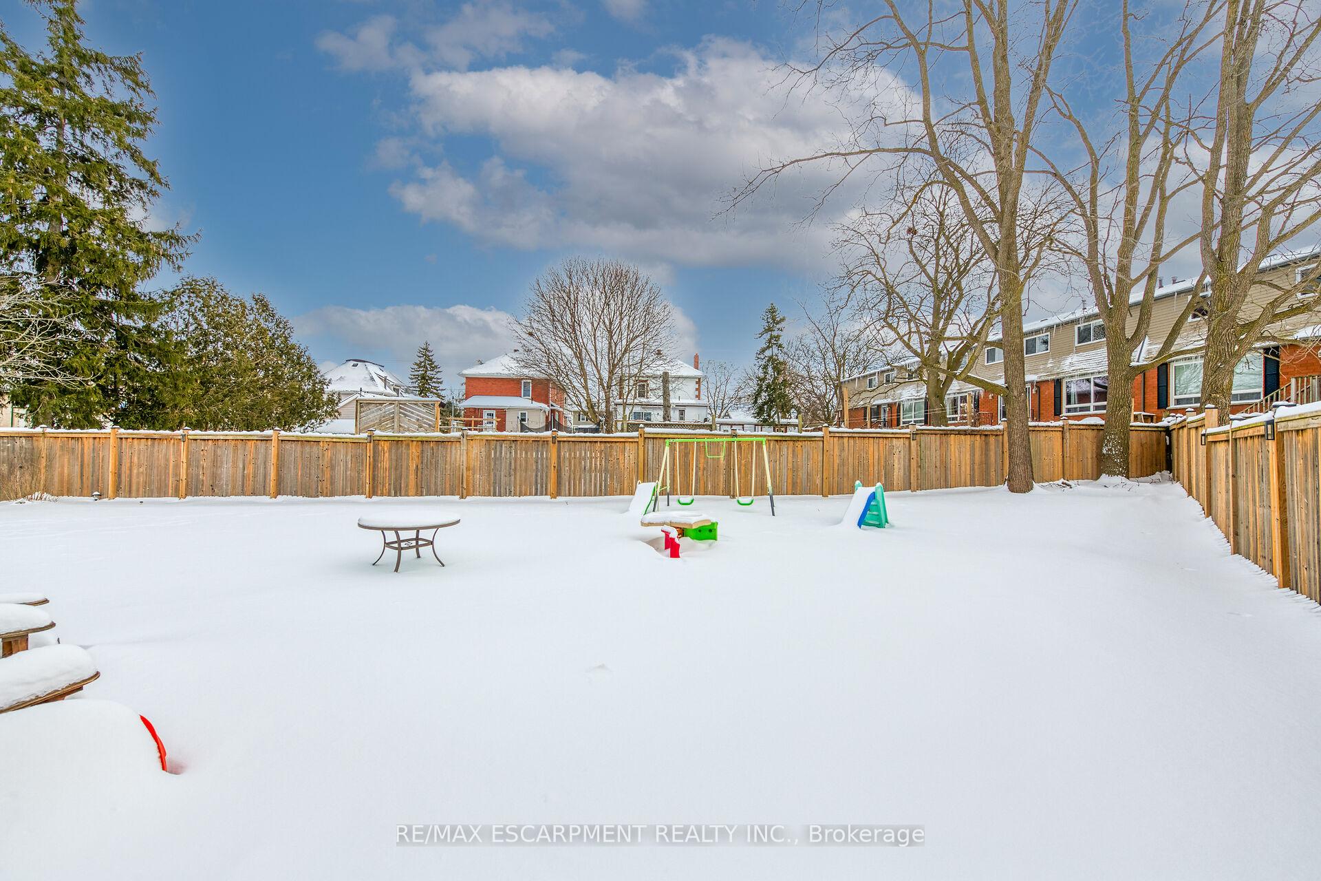Photo 34 of 102 Macneil Court, Haldimand — HOMEH