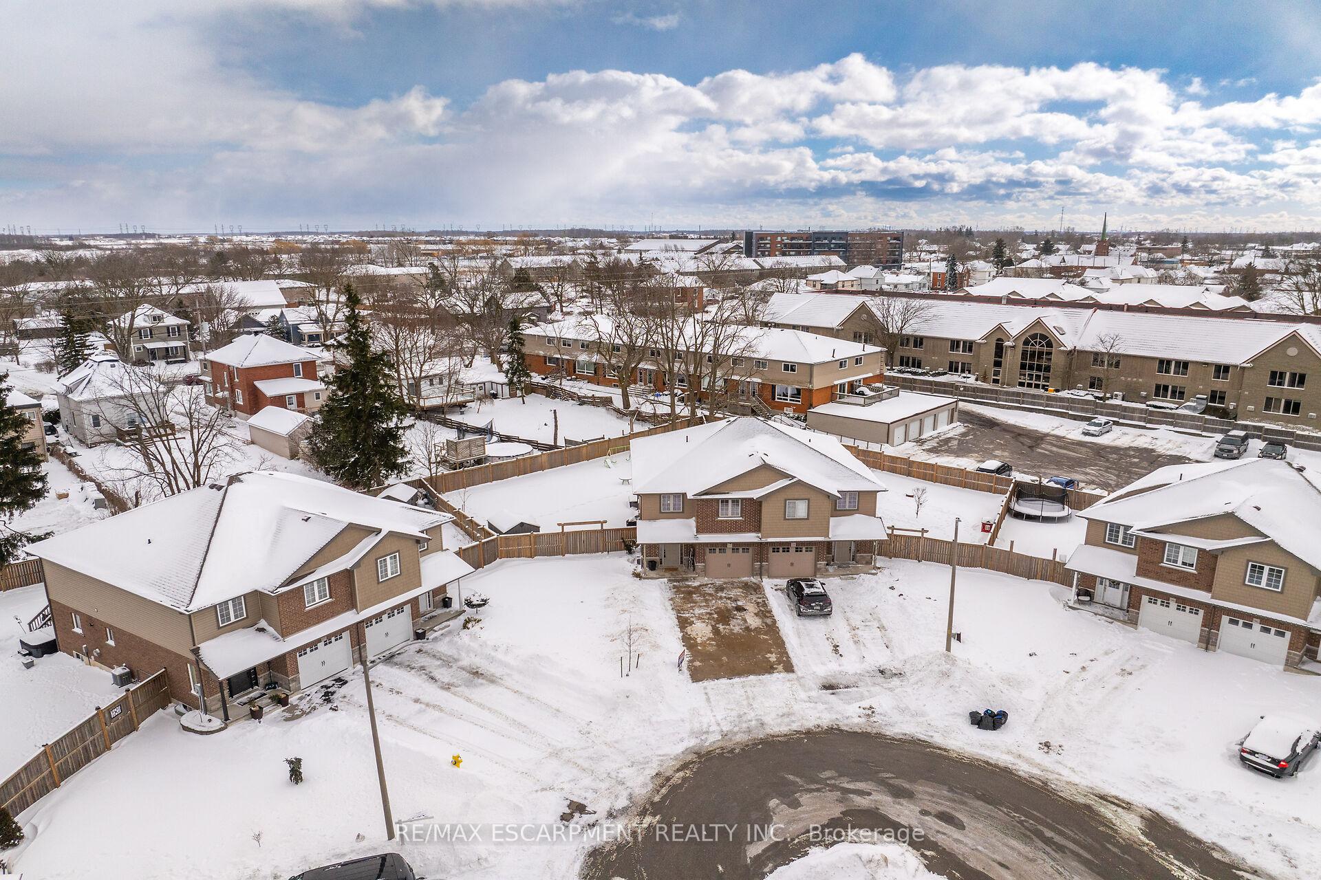 Photo 49 of 102 Macneil Court, Haldimand — HOMEH