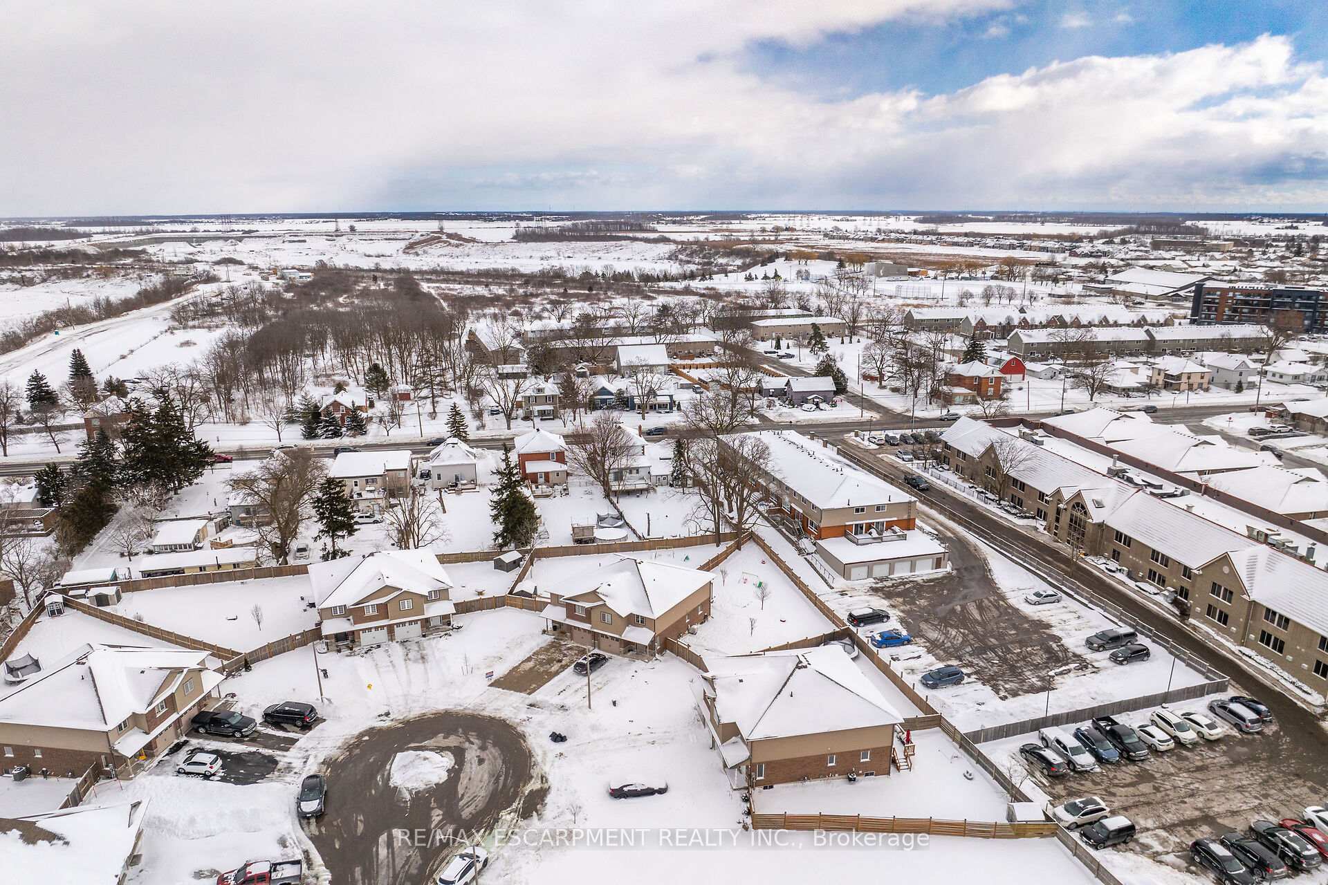 Photo 48 of 102 Macneil Court, Haldimand — HOMEH
