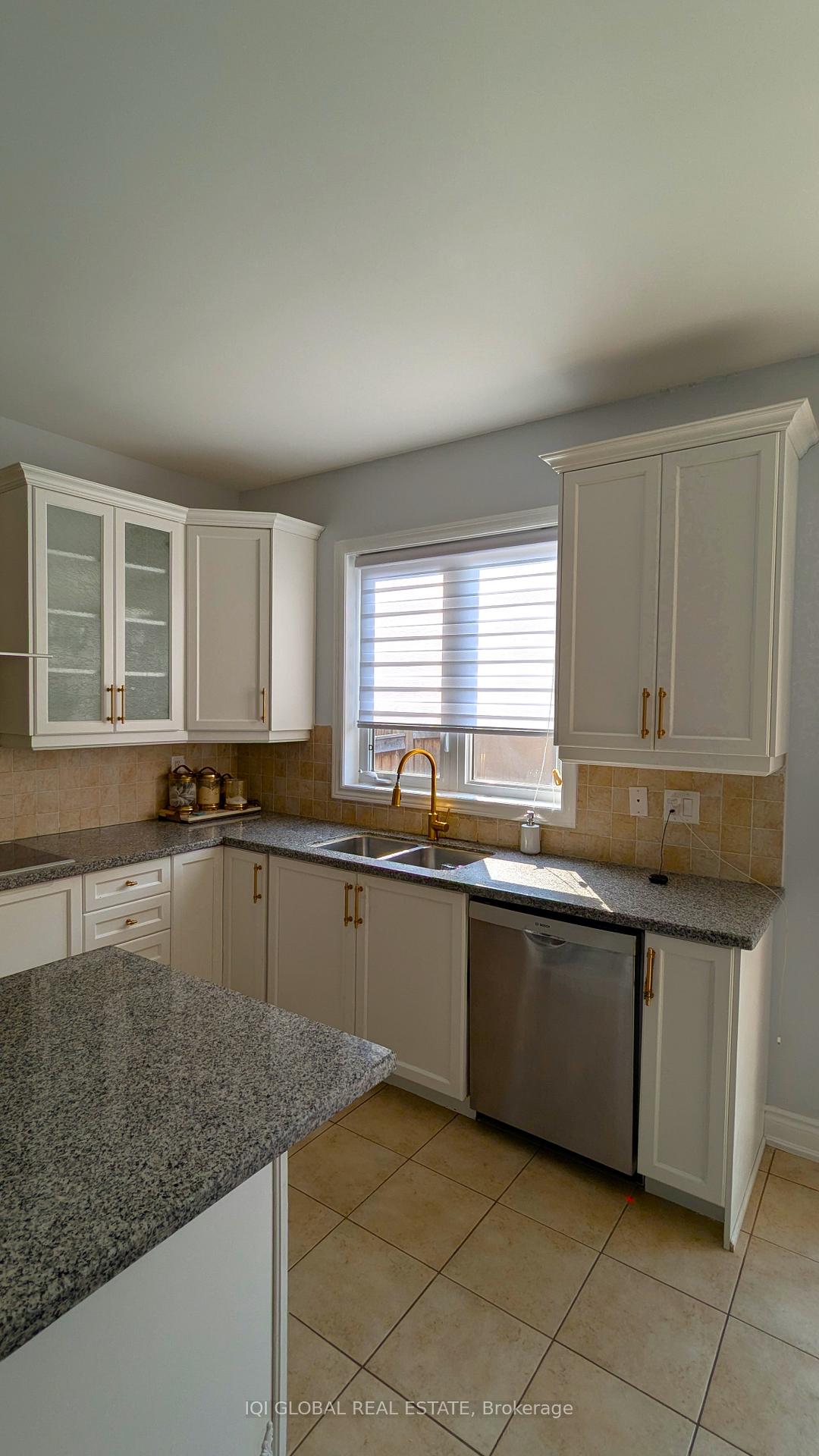 Photo 10 of 40 Allenby Street, Vaughan, Vellore Village — HOMEH
