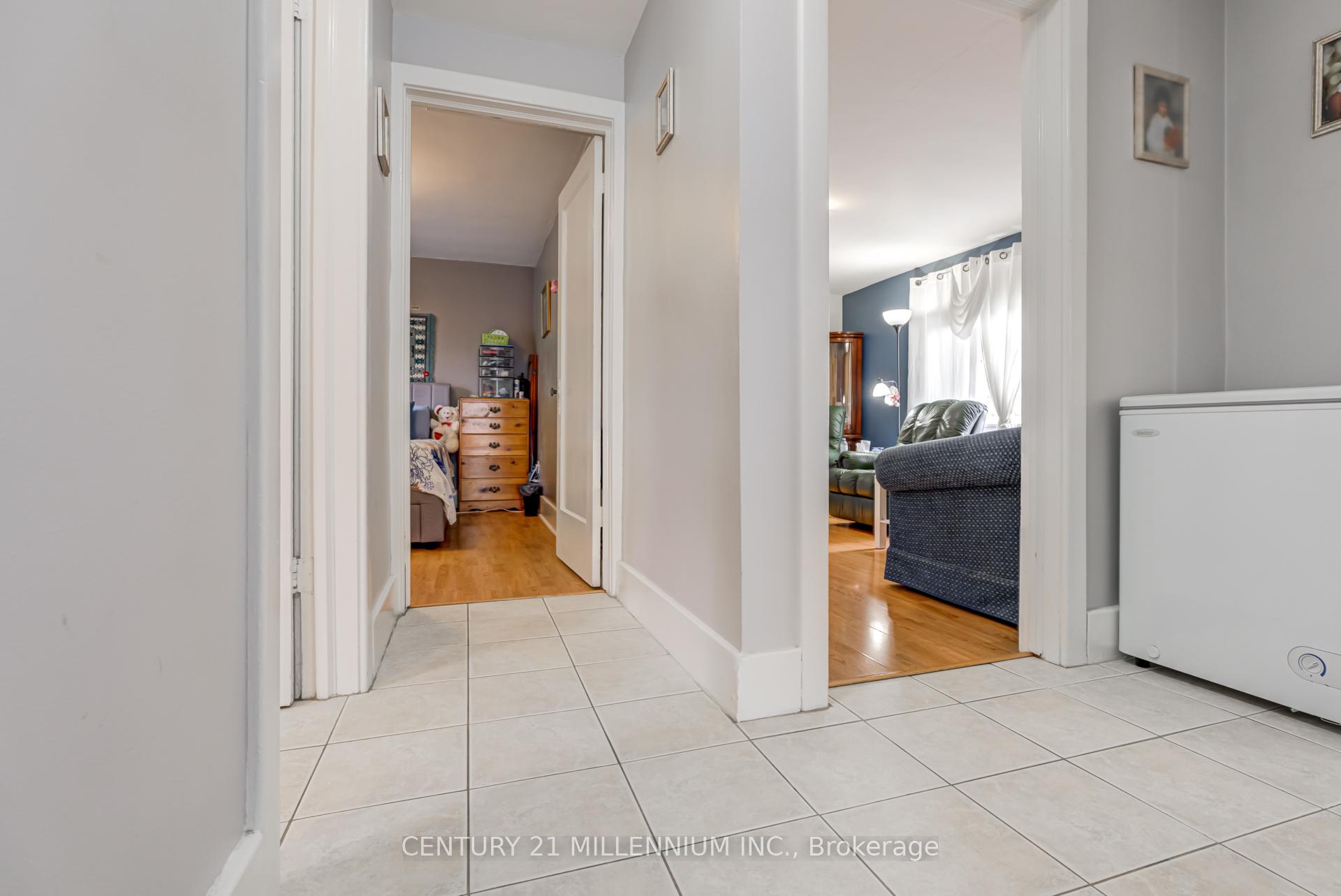 Photo 2 of 133 Mill Street, Brampton, Downtown Brampton — HOMEH