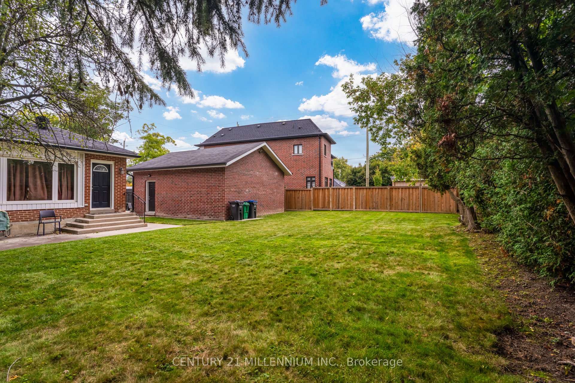 Photo 18 of 133 Mill Street, Brampton, Downtown Brampton — HOMEH