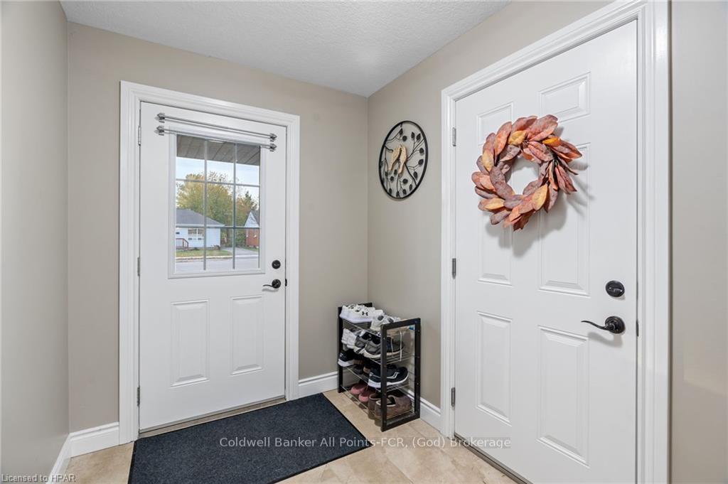 Photo 4 of 251 Gibbons Street, Goderich, Goderich (Town) — HOMEH