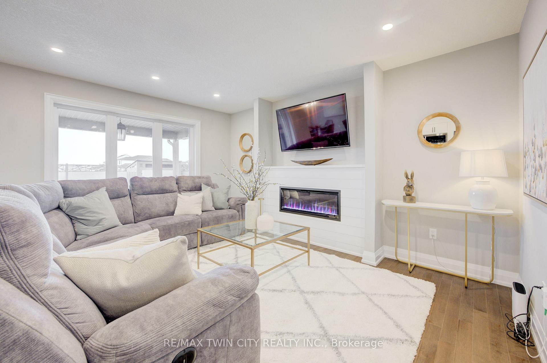 Photo 6 of 131 Woodberry Crescent, Woolwich — HOMEH