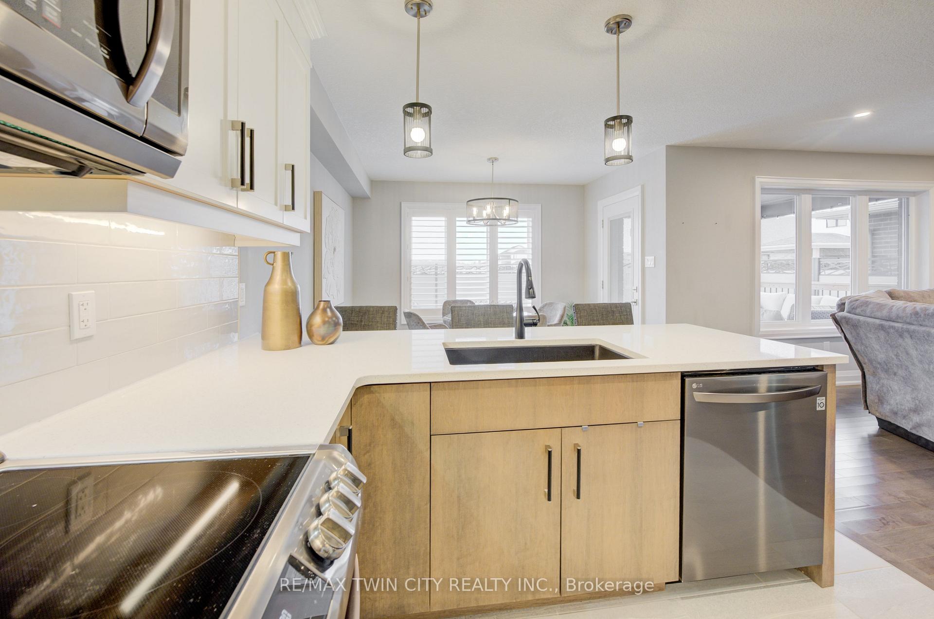 Photo 4 of 131 Woodberry Crescent, Woolwich — HOMEH