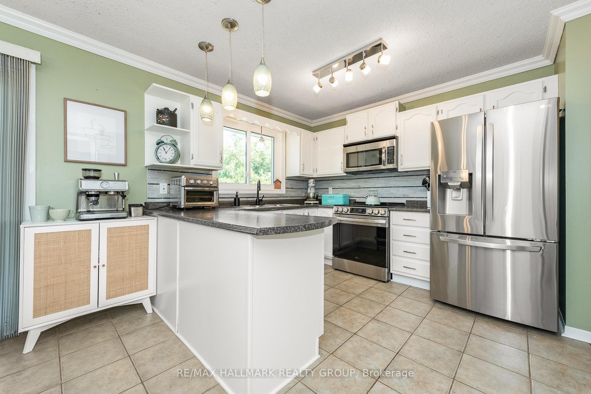 Photo 3 of 7895 Popham Street, Ottawa, Vernon — HOMEH