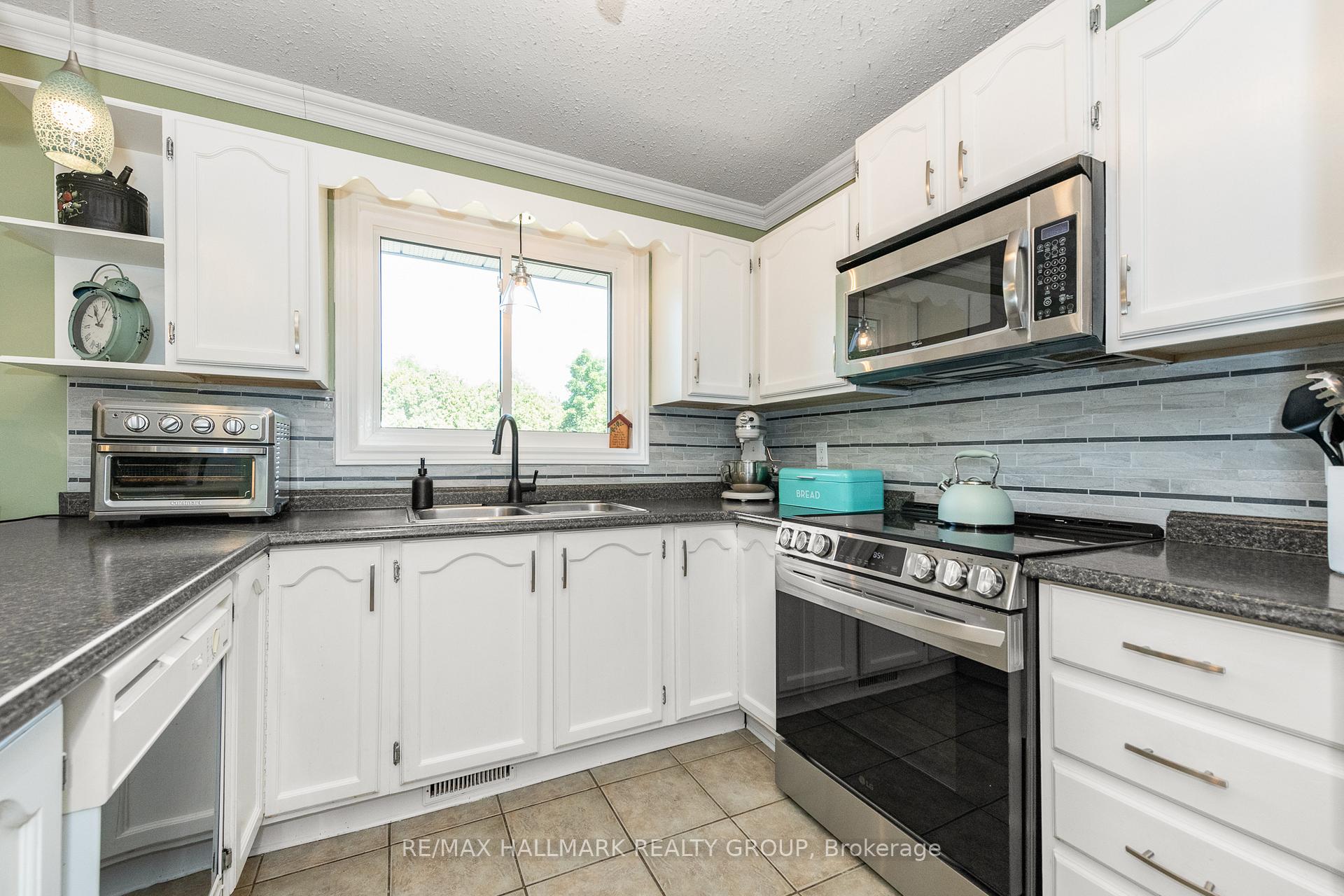 Photo 4 of 7895 Popham Street, Ottawa, Vernon — HOMEH
