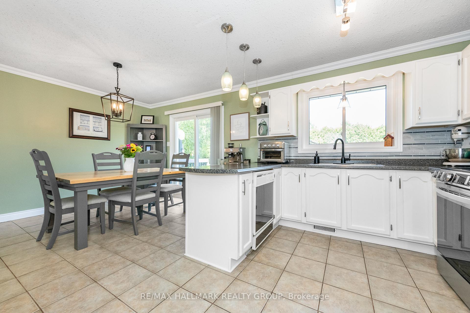 Photo 5 of 7895 Popham Street, Ottawa, Vernon — HOMEH