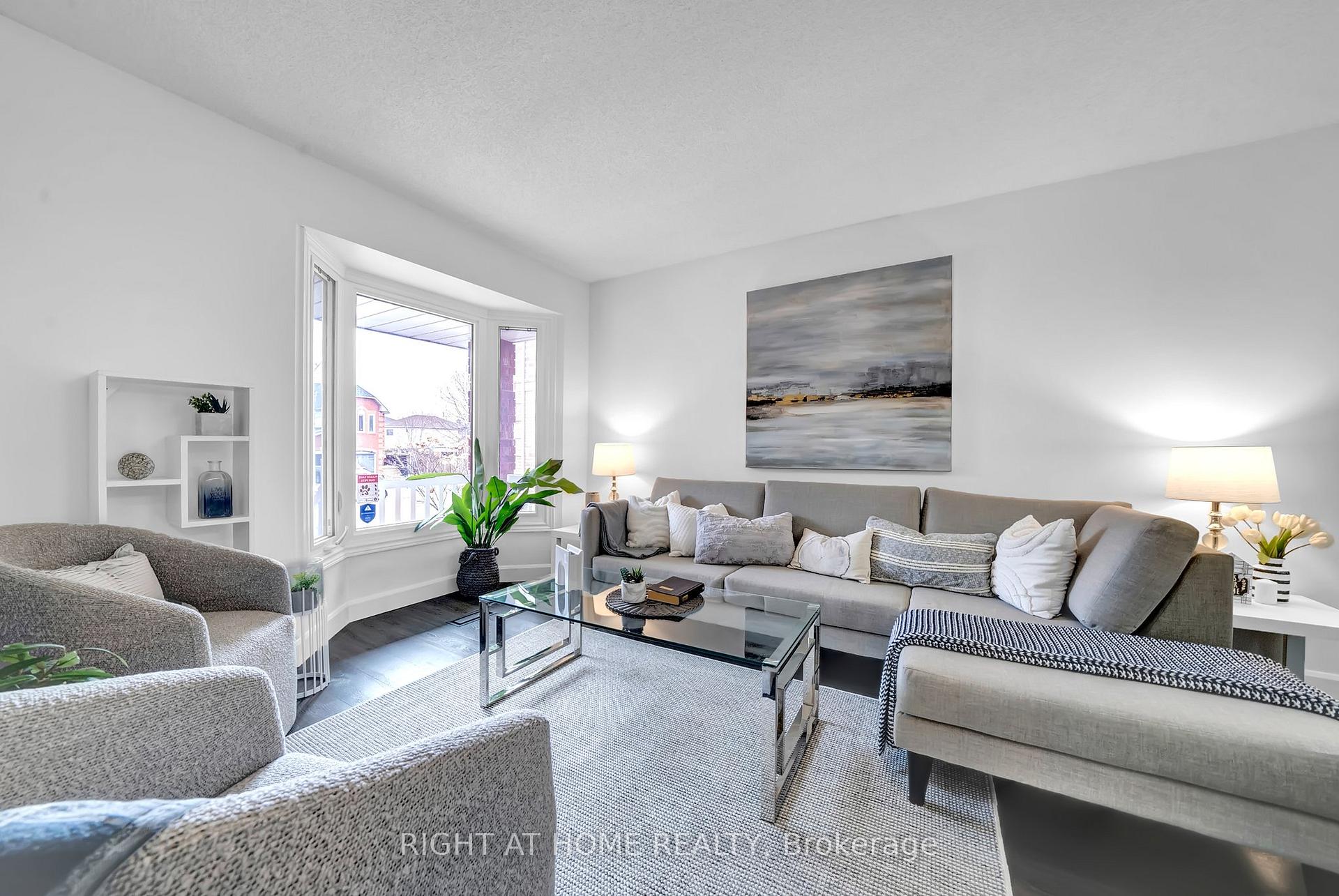 Photo 3 of 18 Landerville Lane, Clarington, Bowmanville — HOMEH