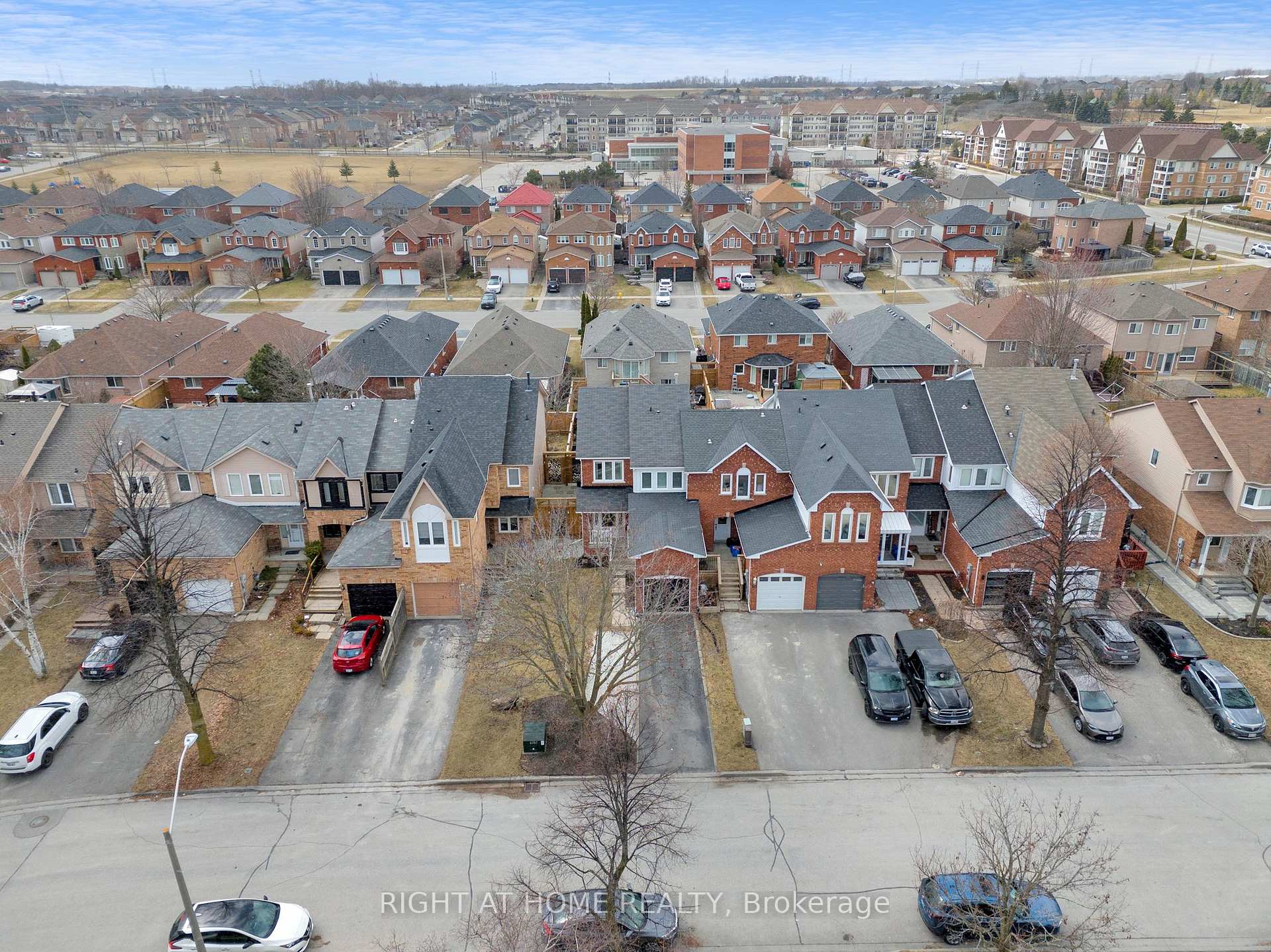 Photo 30 of 18 Landerville Lane, Clarington, Bowmanville — HOMEH