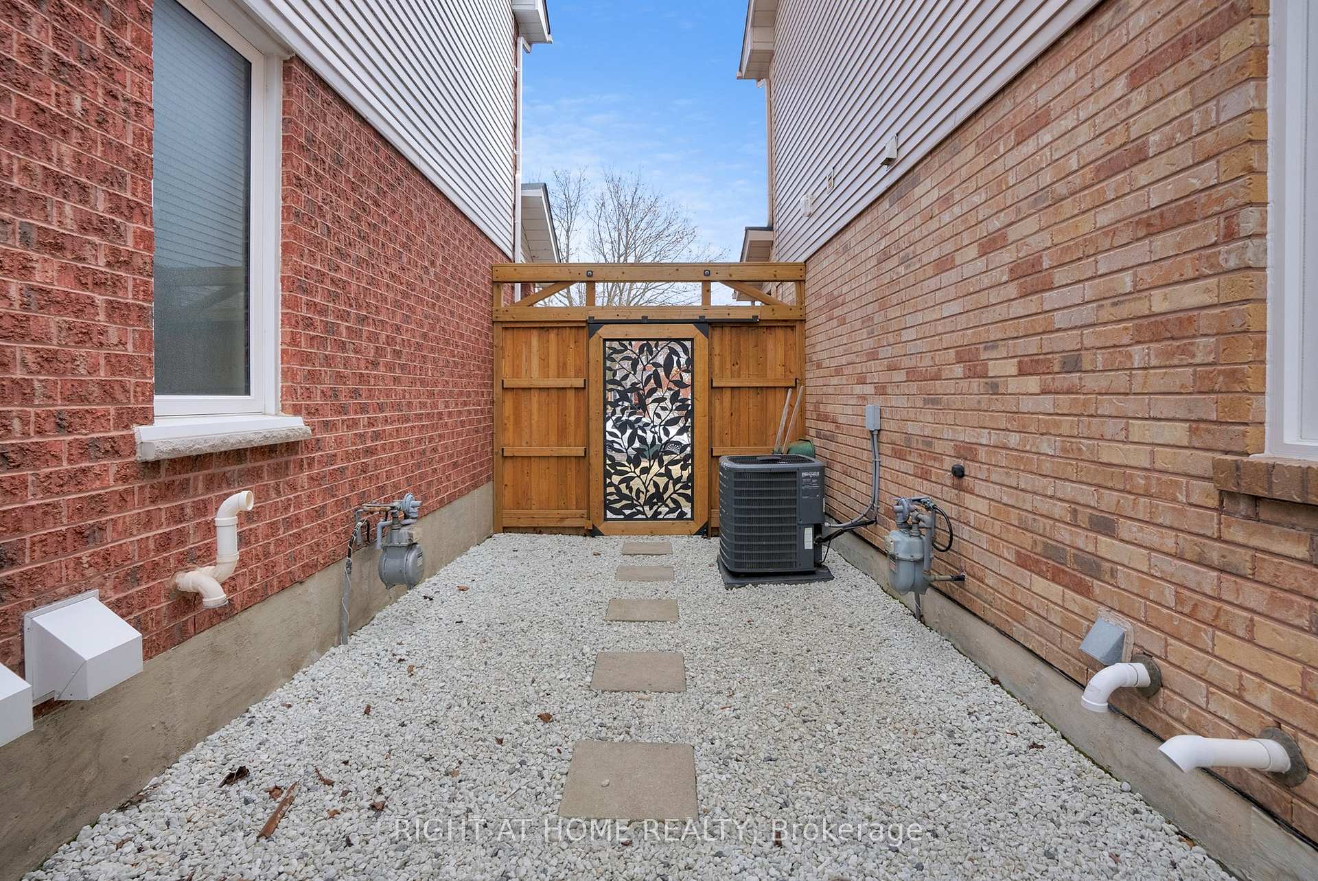 Photo 33 of 18 Landerville Lane, Clarington, Bowmanville — HOMEH