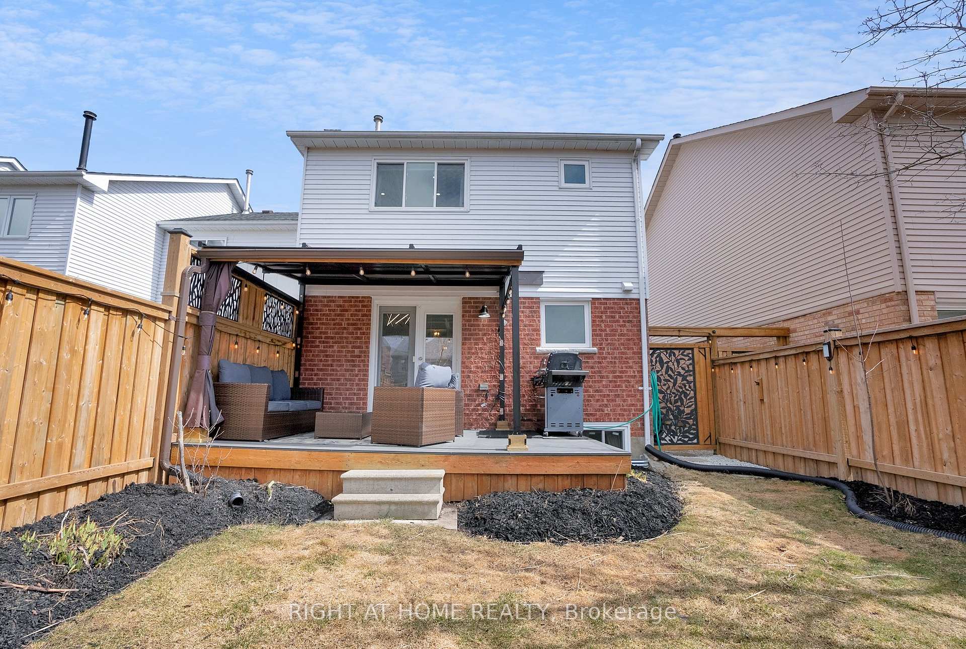 Photo 32 of 18 Landerville Lane, Clarington, Bowmanville — HOMEH