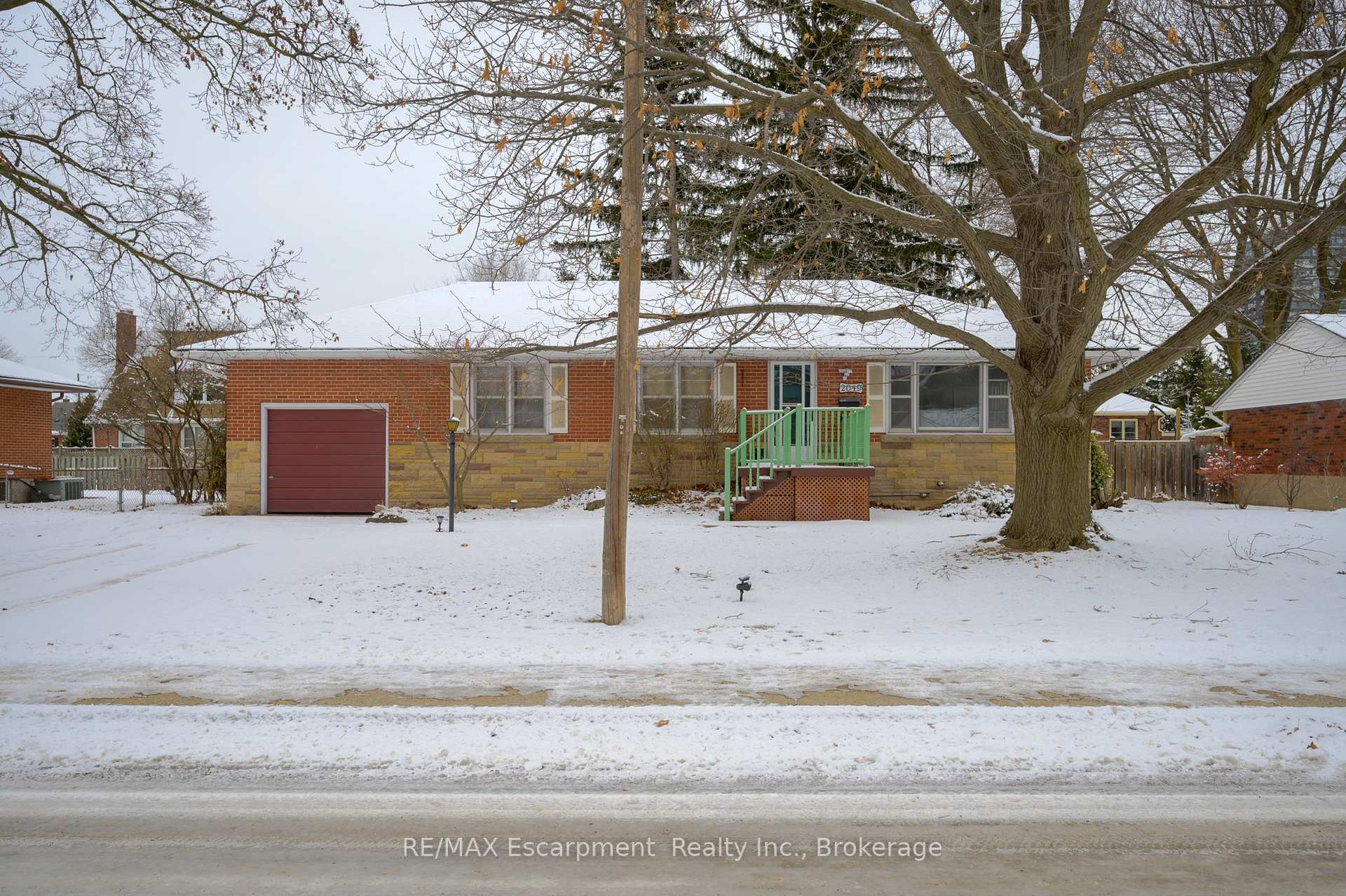 Photo 1 of 2049 Maplewood Drive, Burlington, Brant — HOMEH