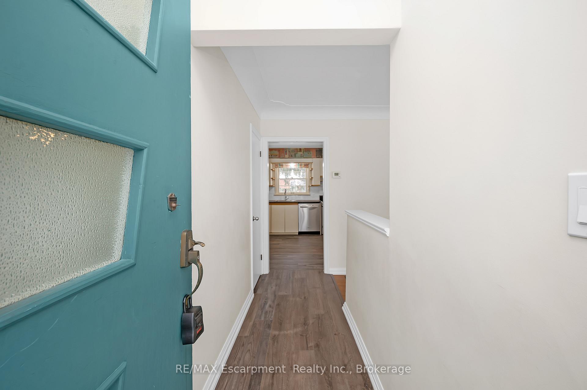 Photo 3 of 2049 Maplewood Drive, Burlington, Brant — HOMEH