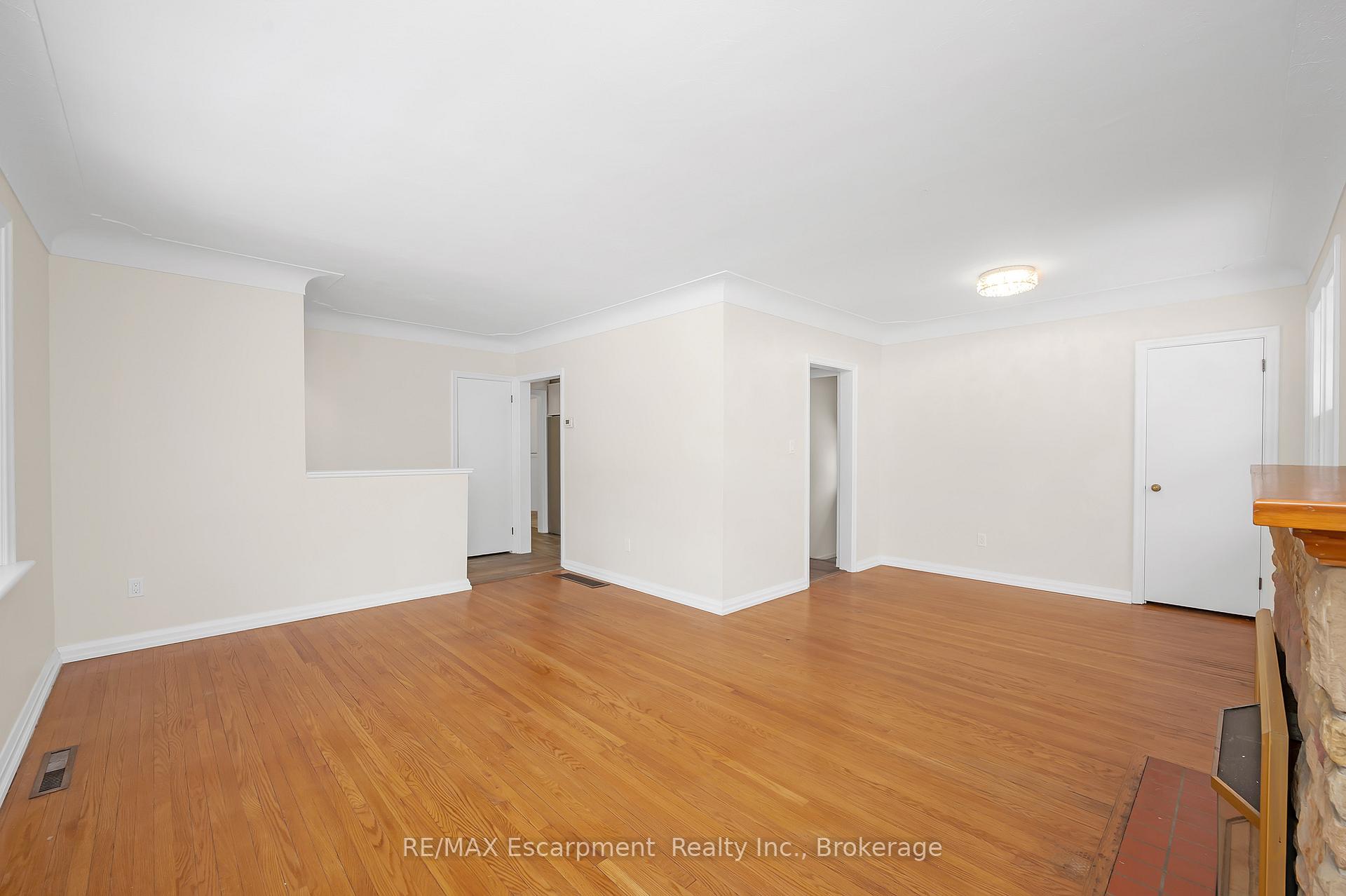 Photo 7 of 2049 Maplewood Drive, Burlington, Brant — HOMEH