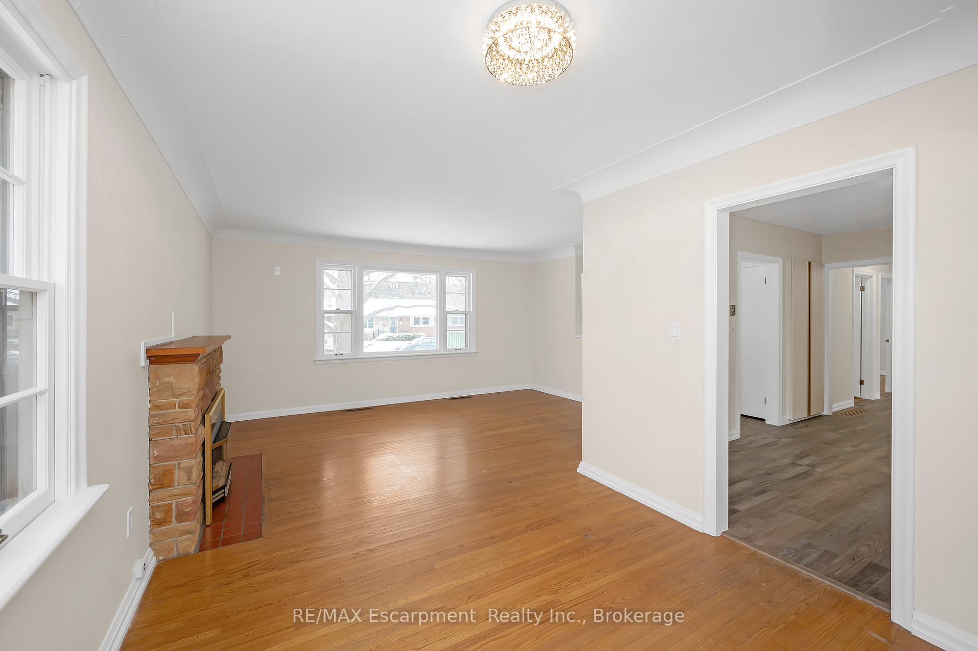 Photo 8 of 2049 Maplewood Drive, Burlington, Brant — HOMEH