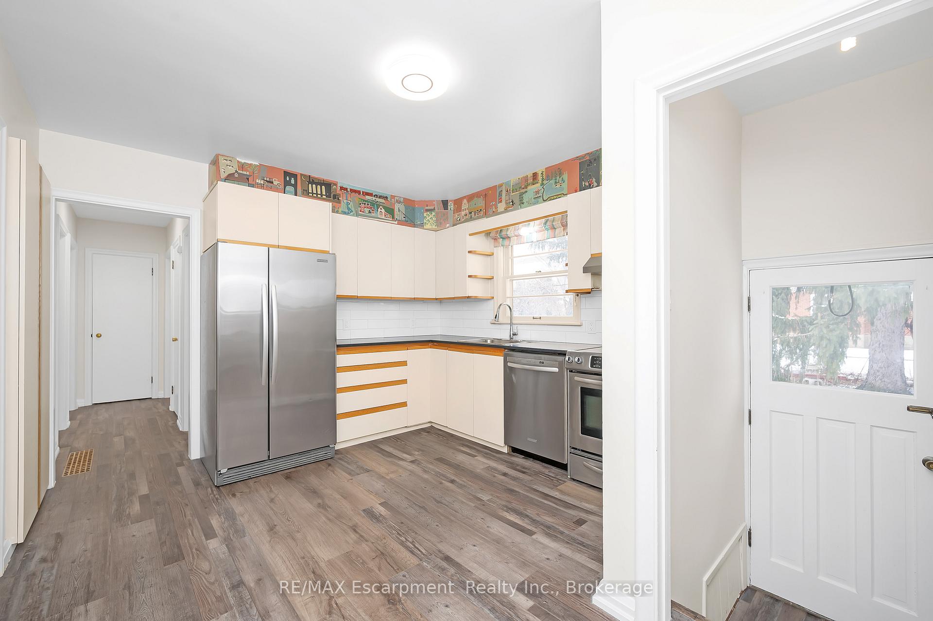 Photo 9 of 2049 Maplewood Drive, Burlington, Brant — HOMEH