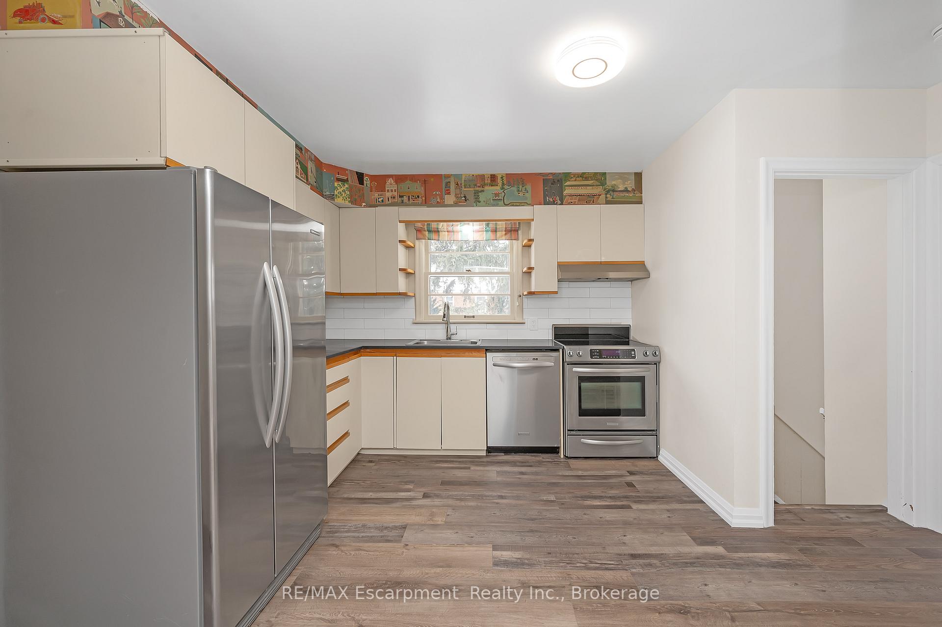 Photo 10 of 2049 Maplewood Drive, Burlington, Brant — HOMEH