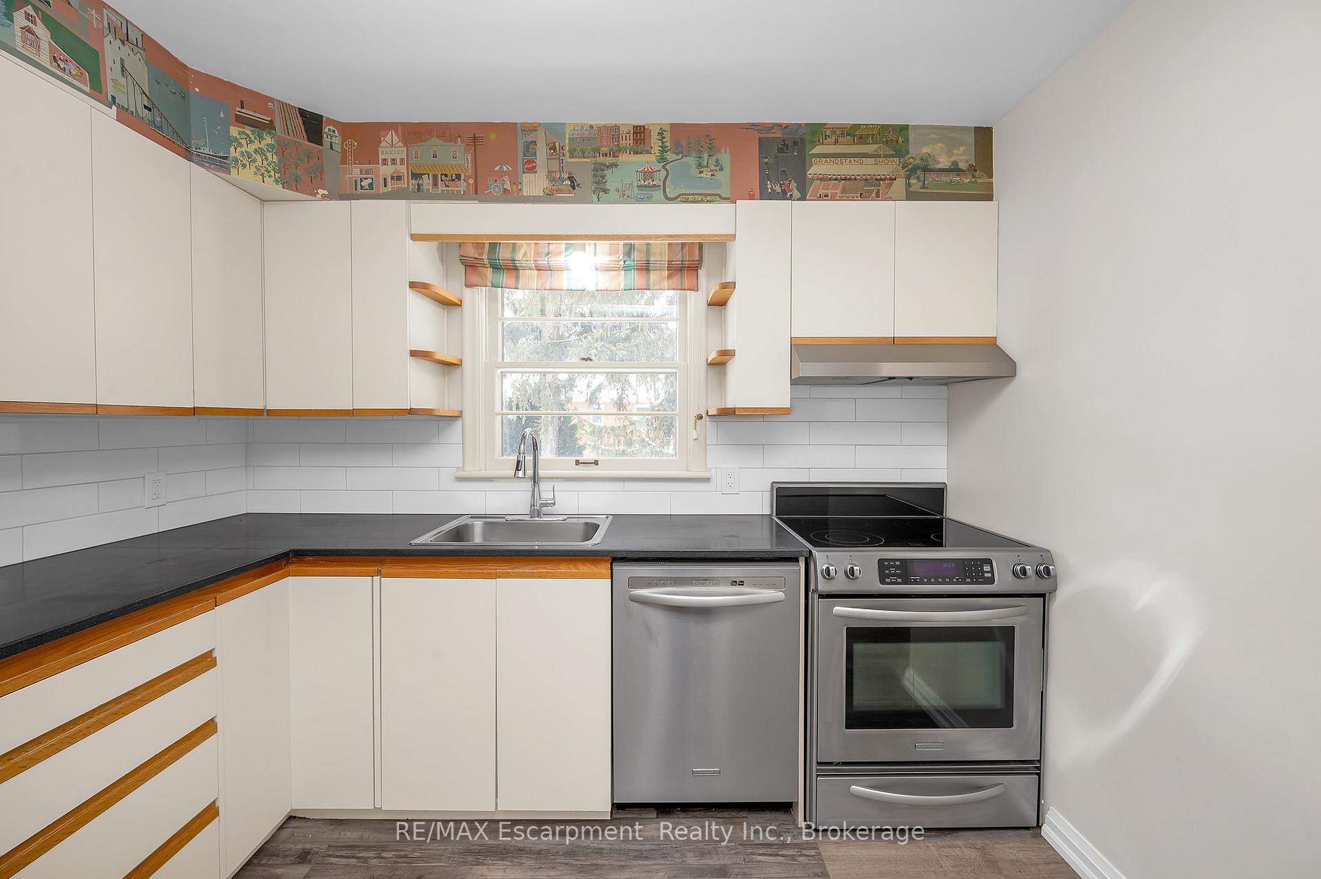 Photo 12 of 2049 Maplewood Drive, Burlington, Brant — HOMEH
