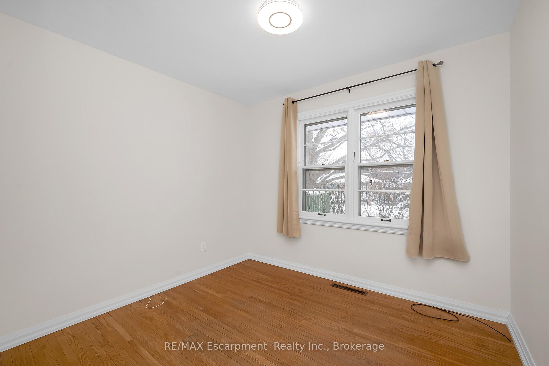 Photo 16 of 2049 Maplewood Drive, Burlington, Brant — HOMEH