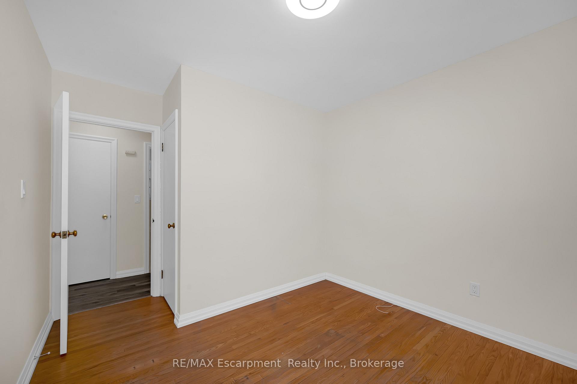 Photo 17 of 2049 Maplewood Drive, Burlington, Brant — HOMEH
