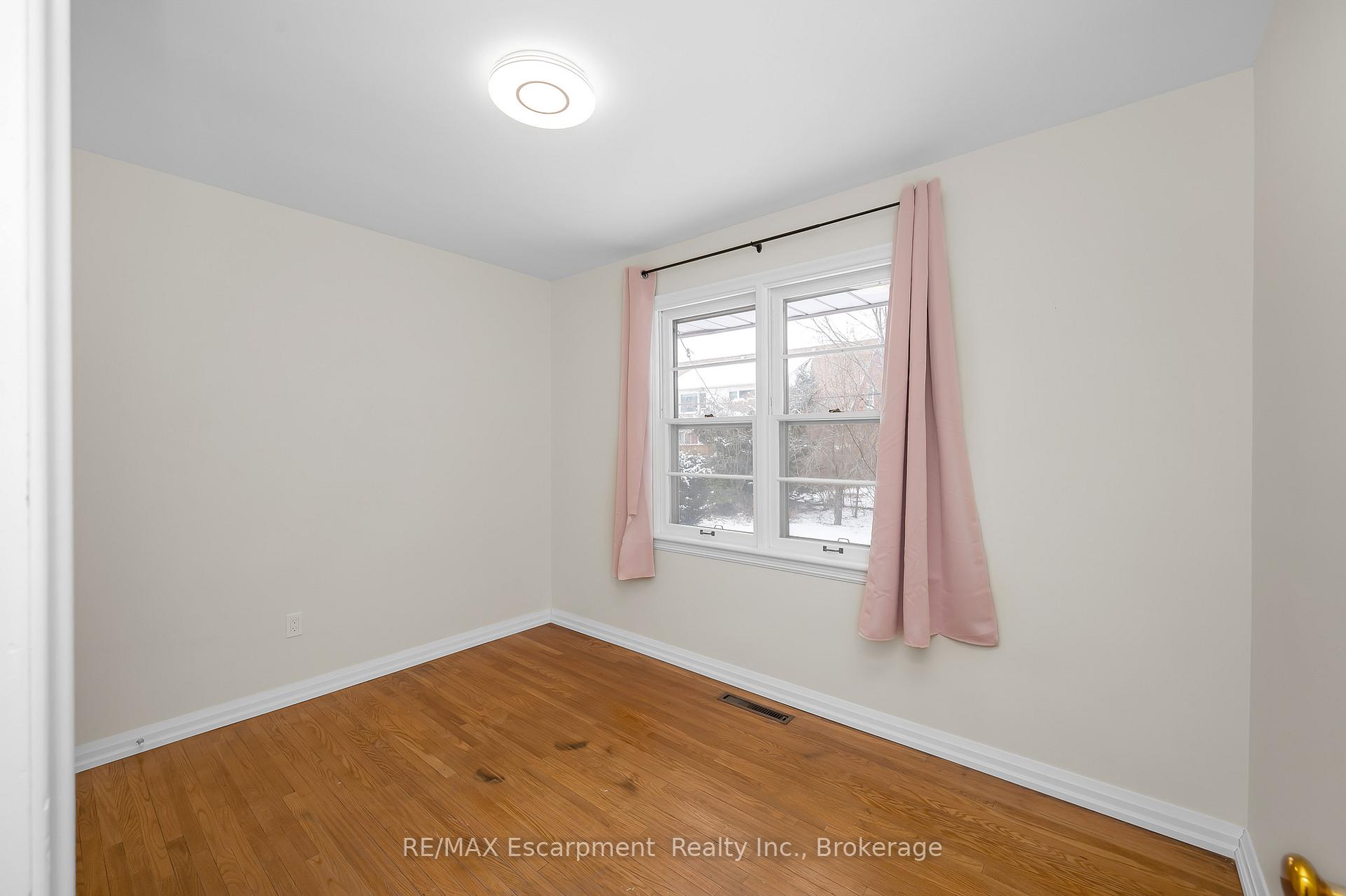 Photo 18 of 2049 Maplewood Drive, Burlington, Brant — HOMEH