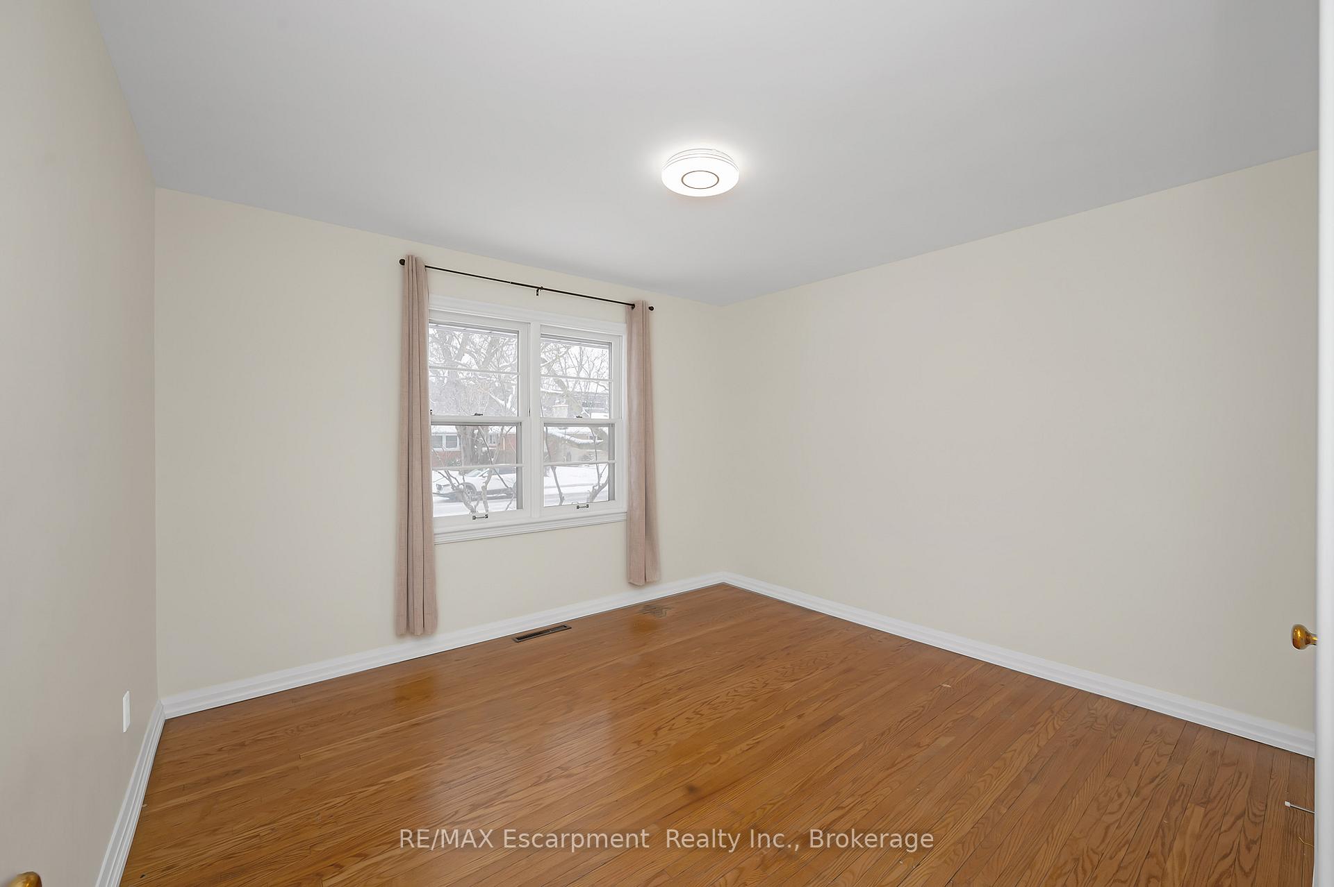 Photo 20 of 2049 Maplewood Drive, Burlington, Brant — HOMEH