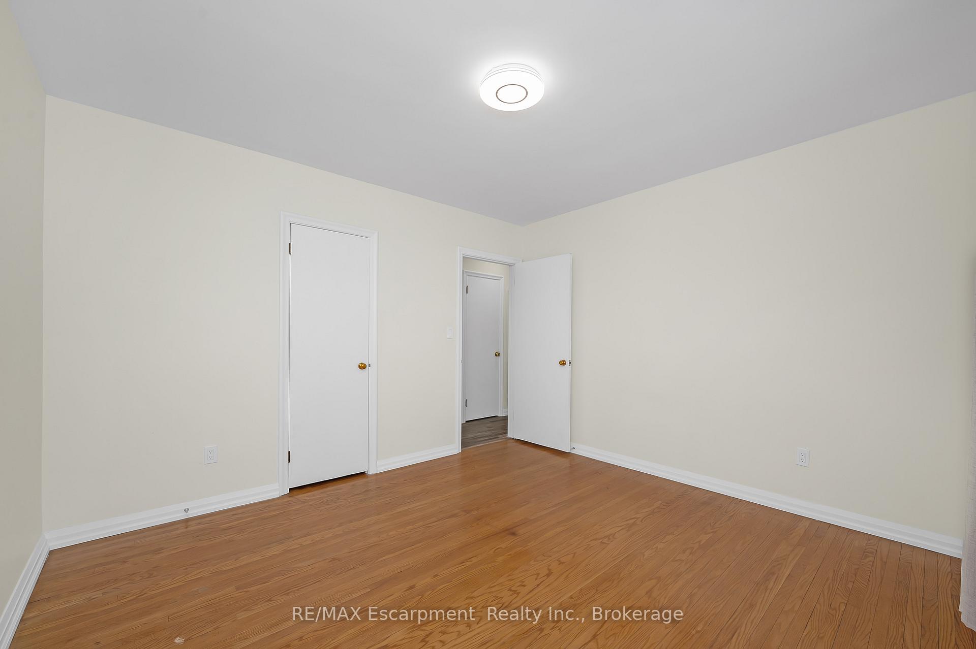 Photo 21 of 2049 Maplewood Drive, Burlington, Brant — HOMEH