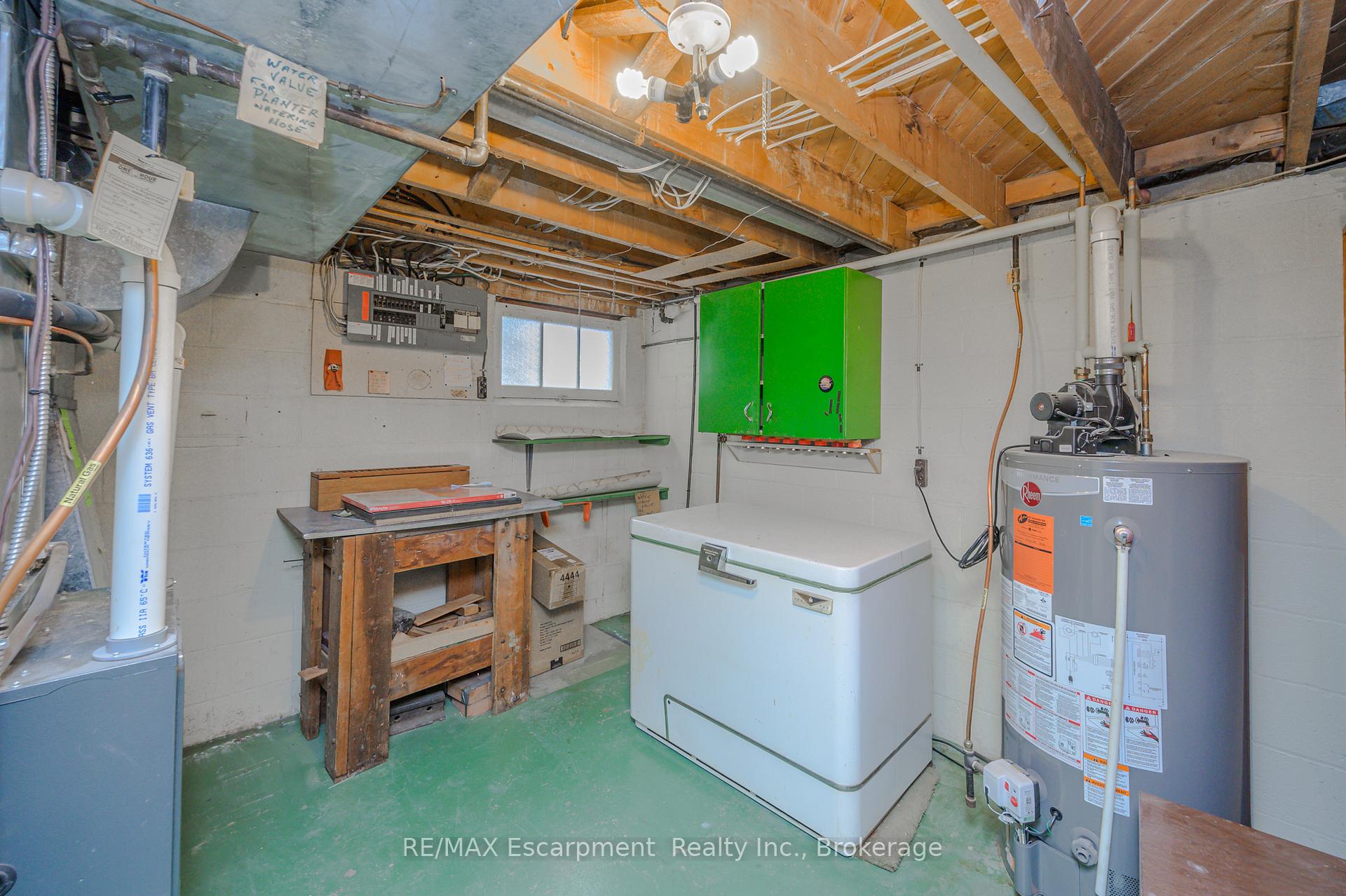 Photo 32 of 2049 Maplewood Drive, Burlington, Brant — HOMEH